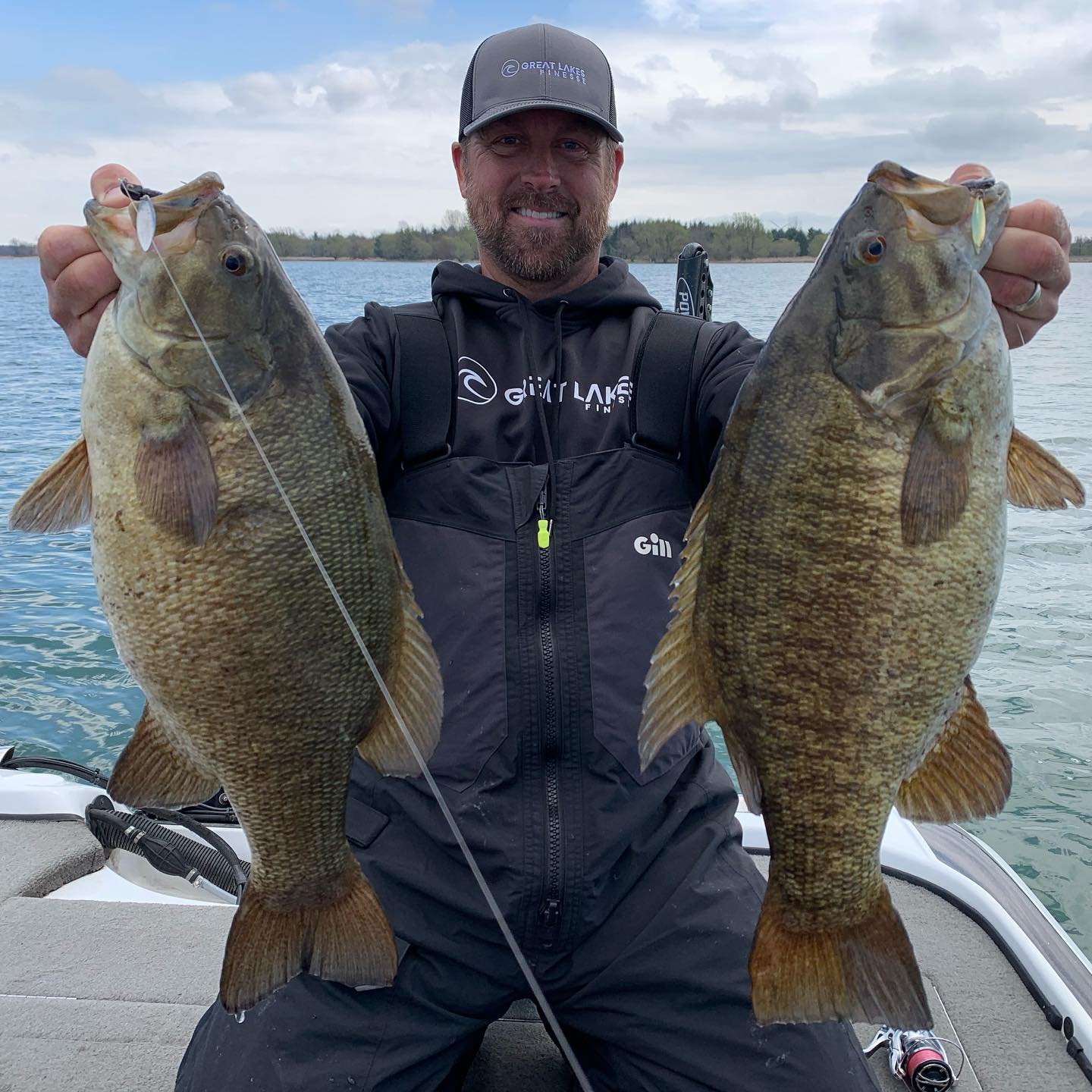 🤯😳 ❌2️⃣ Double header Sneaky Underspin GIANTS! 7.3lbs on the right and 6.1lbs on the left. That 2.75&rdquo; Drop Minnow trailer is so subtle but incredible as a finesse underspin trailer! 

Baits: 3/16oz Sneaky Underspins in both matte black silver