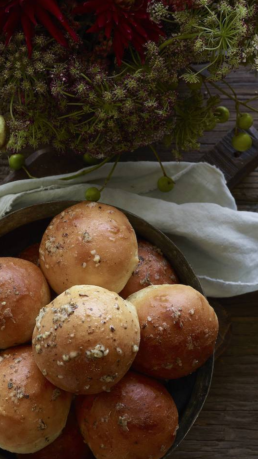 3 Methods for How to Reheat Dinner Rolls