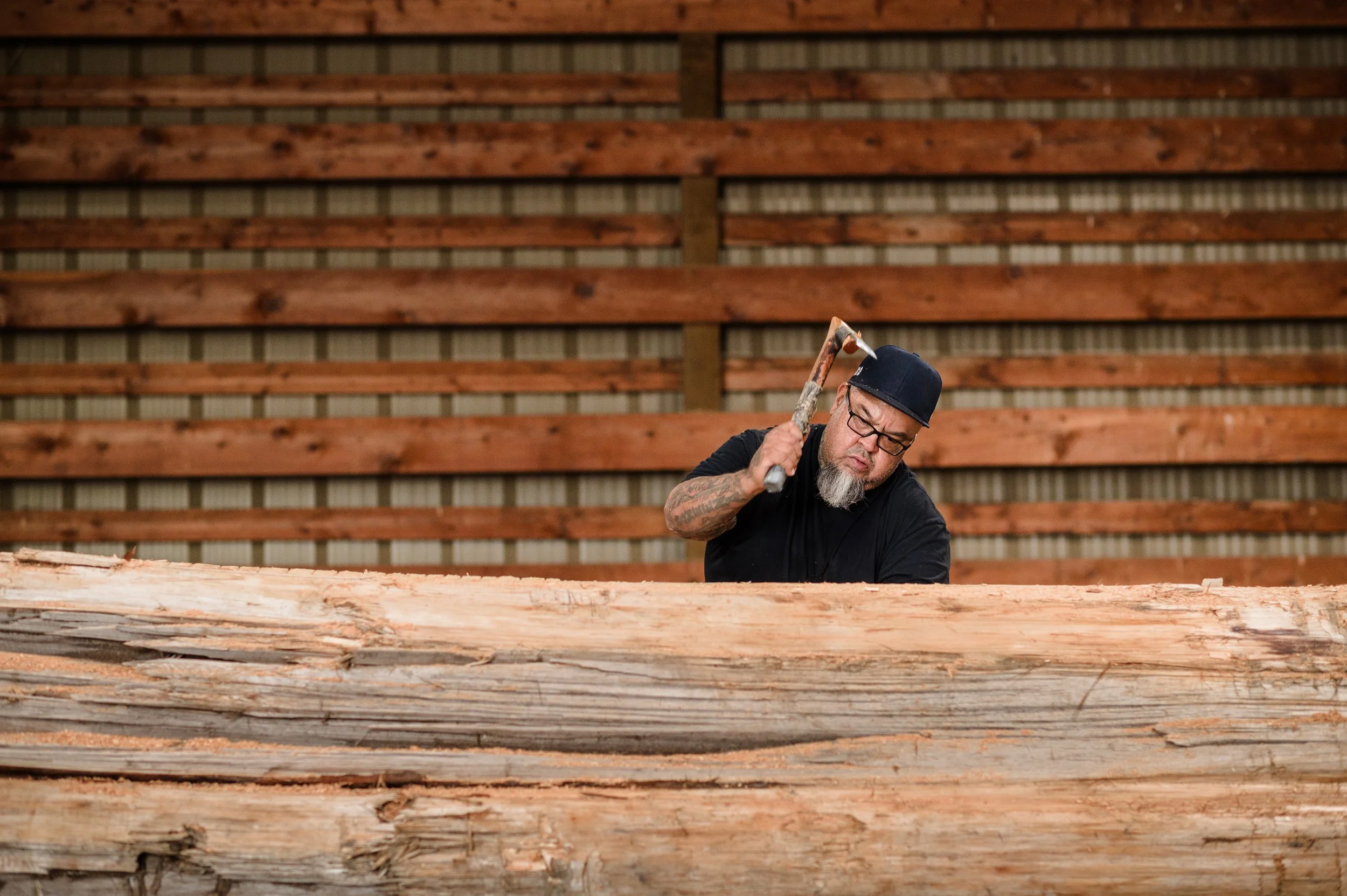 lifestyle-branding-indigenous-carver-totem-pole-Yaletown-Photography-Vancouver-Photographer-photo