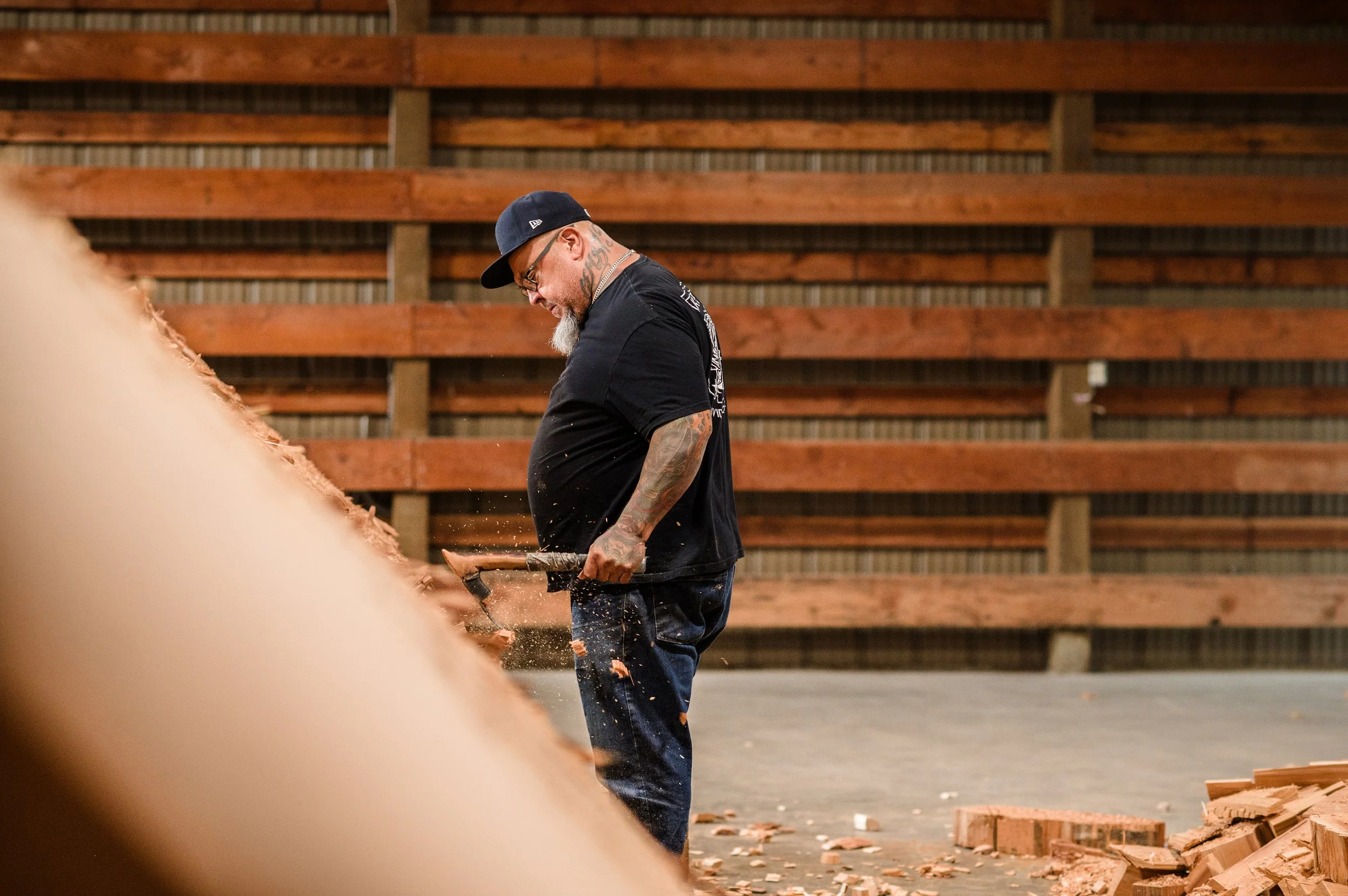 lifestyle-branding-indigenous-carver-totem-pole-Yaletown-Photography-Vancouver-Photographer-photo