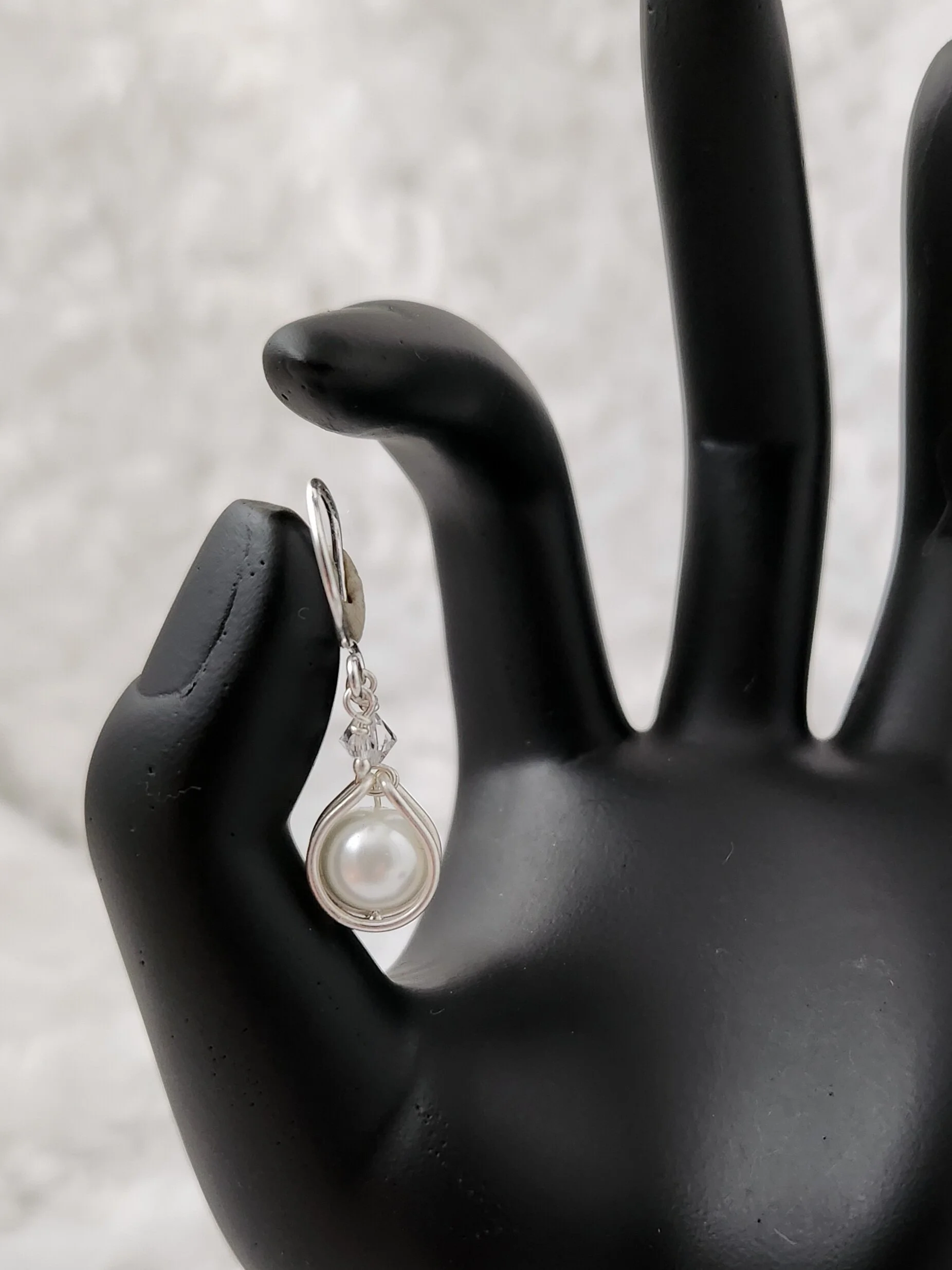 NEW Pearl Earring14.jpg