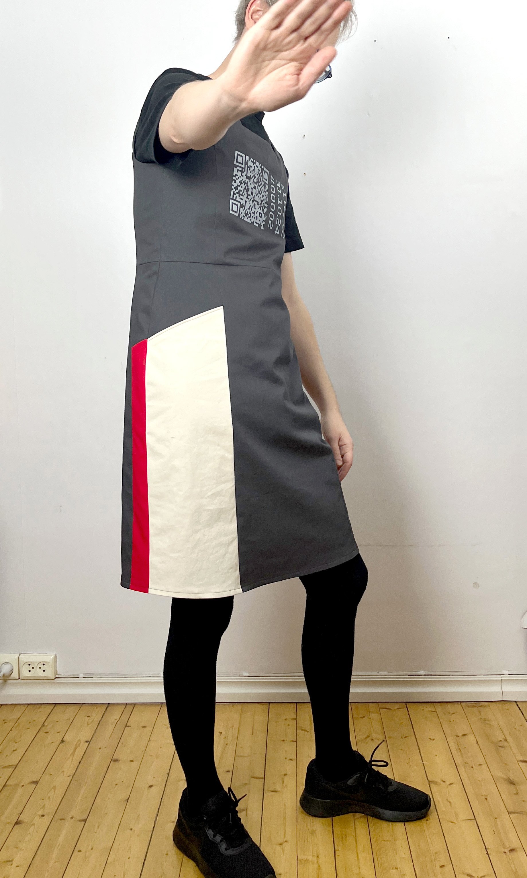 model_pinafore_se_side_3.jpg