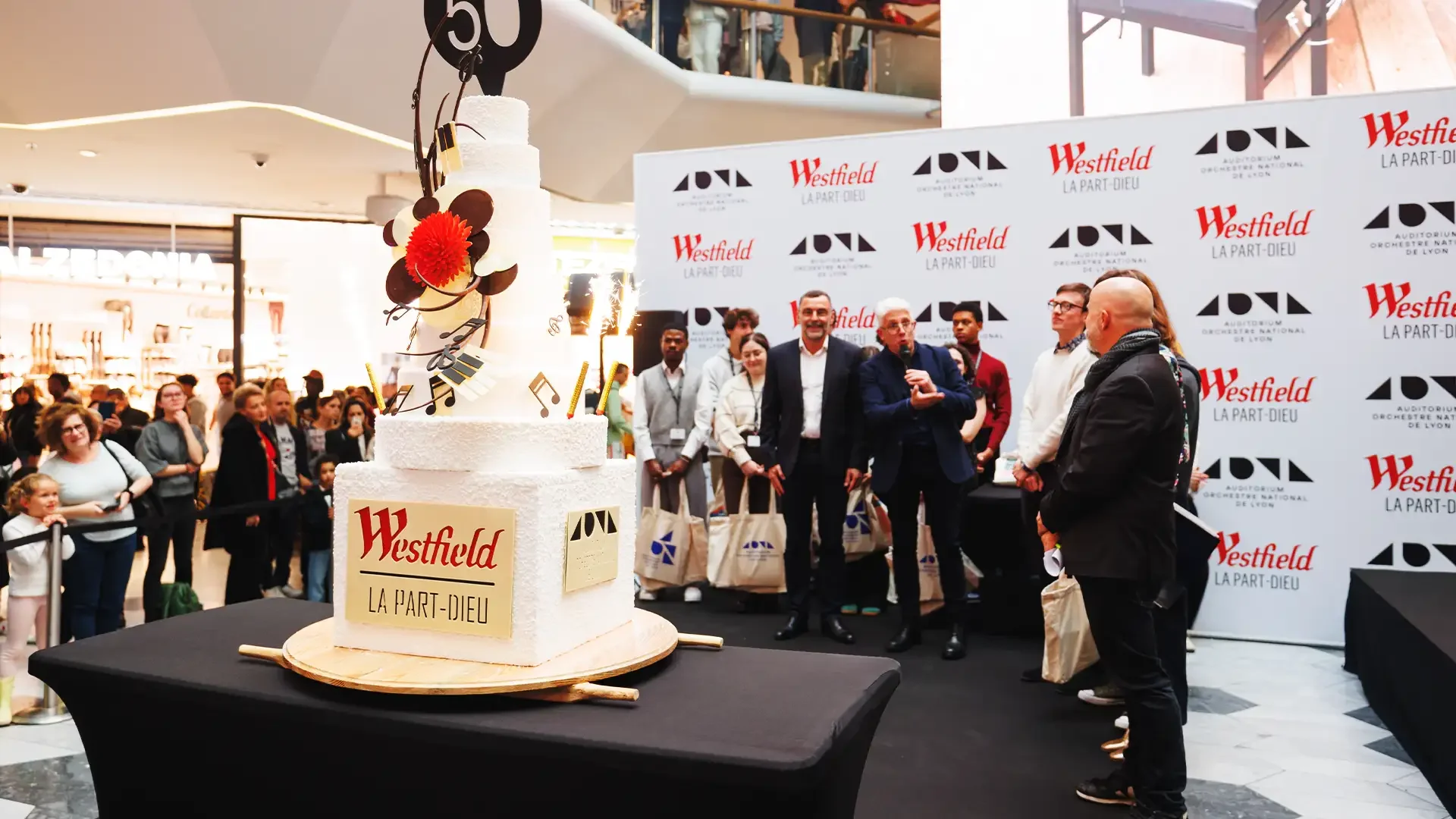 Photographe reconnu à Lyon pour la qualité de ses reportages photo et vidéo.