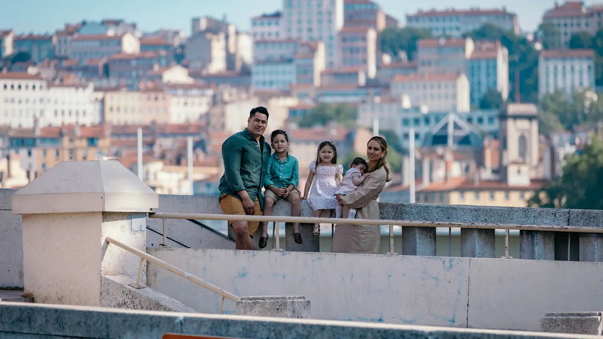 Photographe famille à Lyon pour portraits naturels et souvenirs authentiques.
