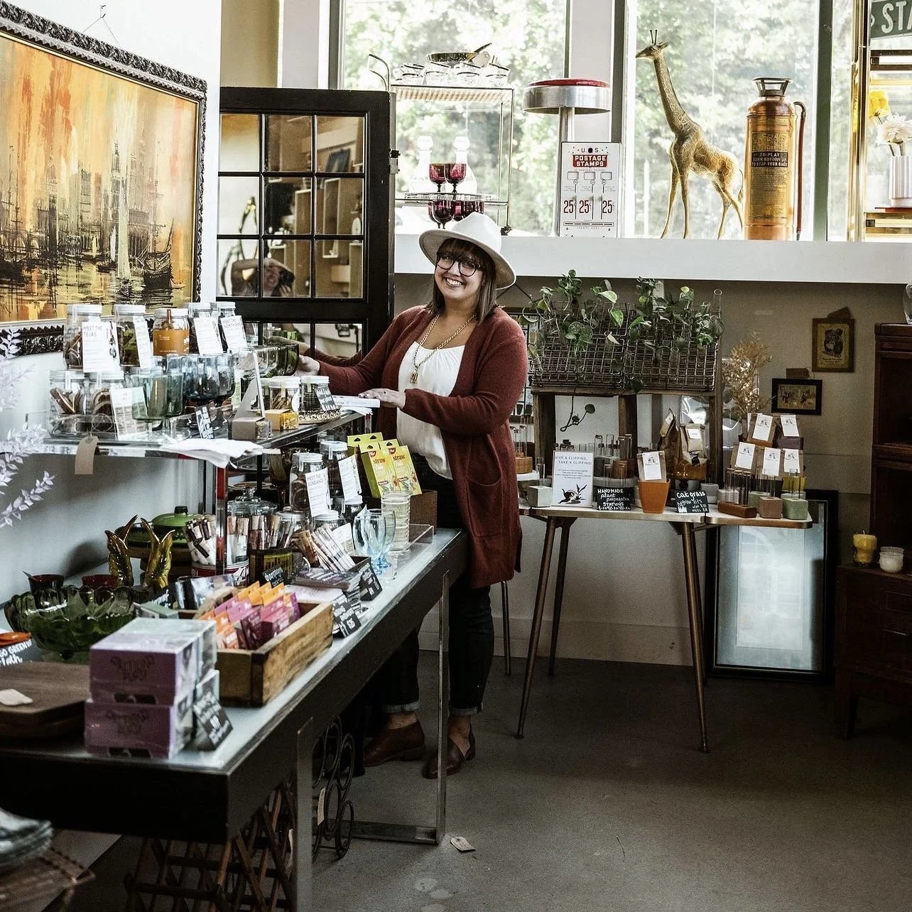 vintage-shop-owner-saint-paul-by-bareware-display.jpg