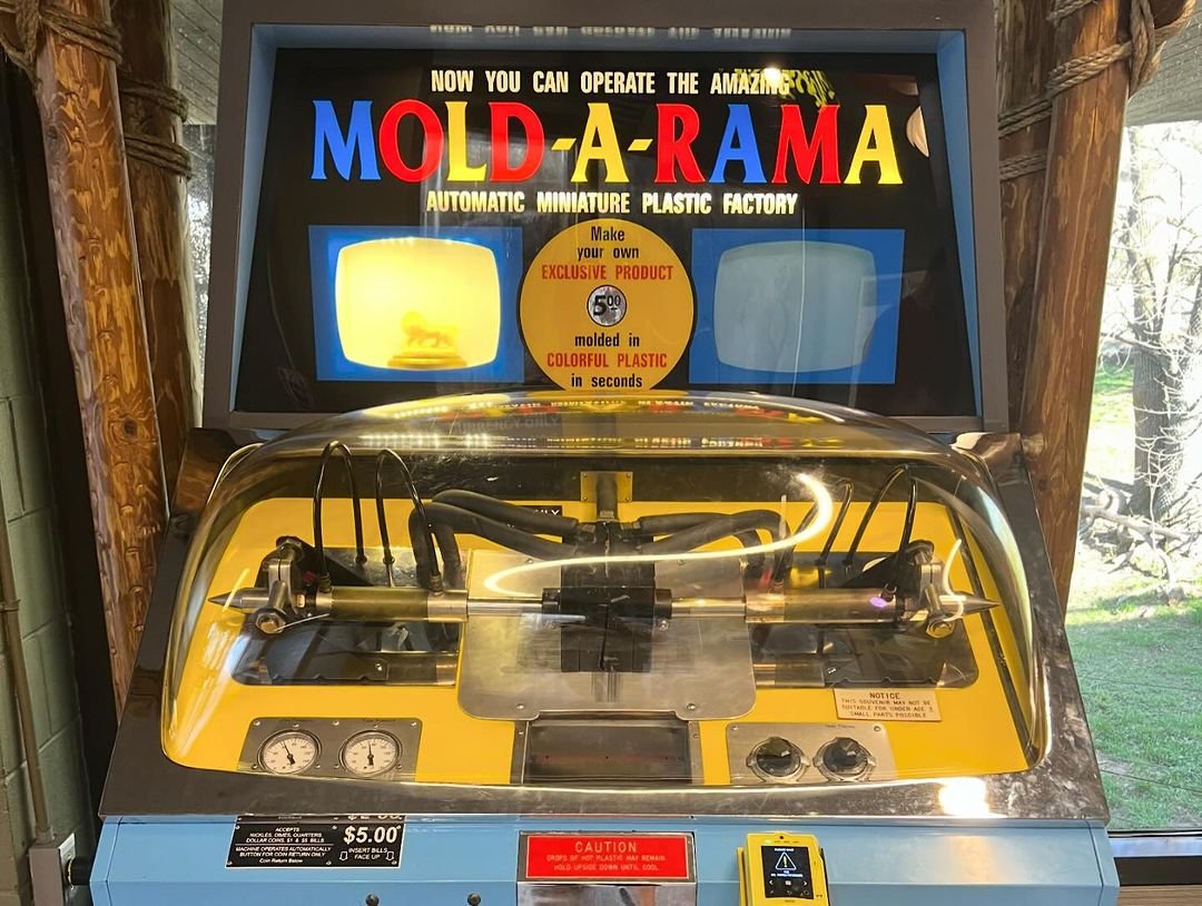 Mold-A-Rama_injection_mold_plastic_figurine_vending_machine.jpg