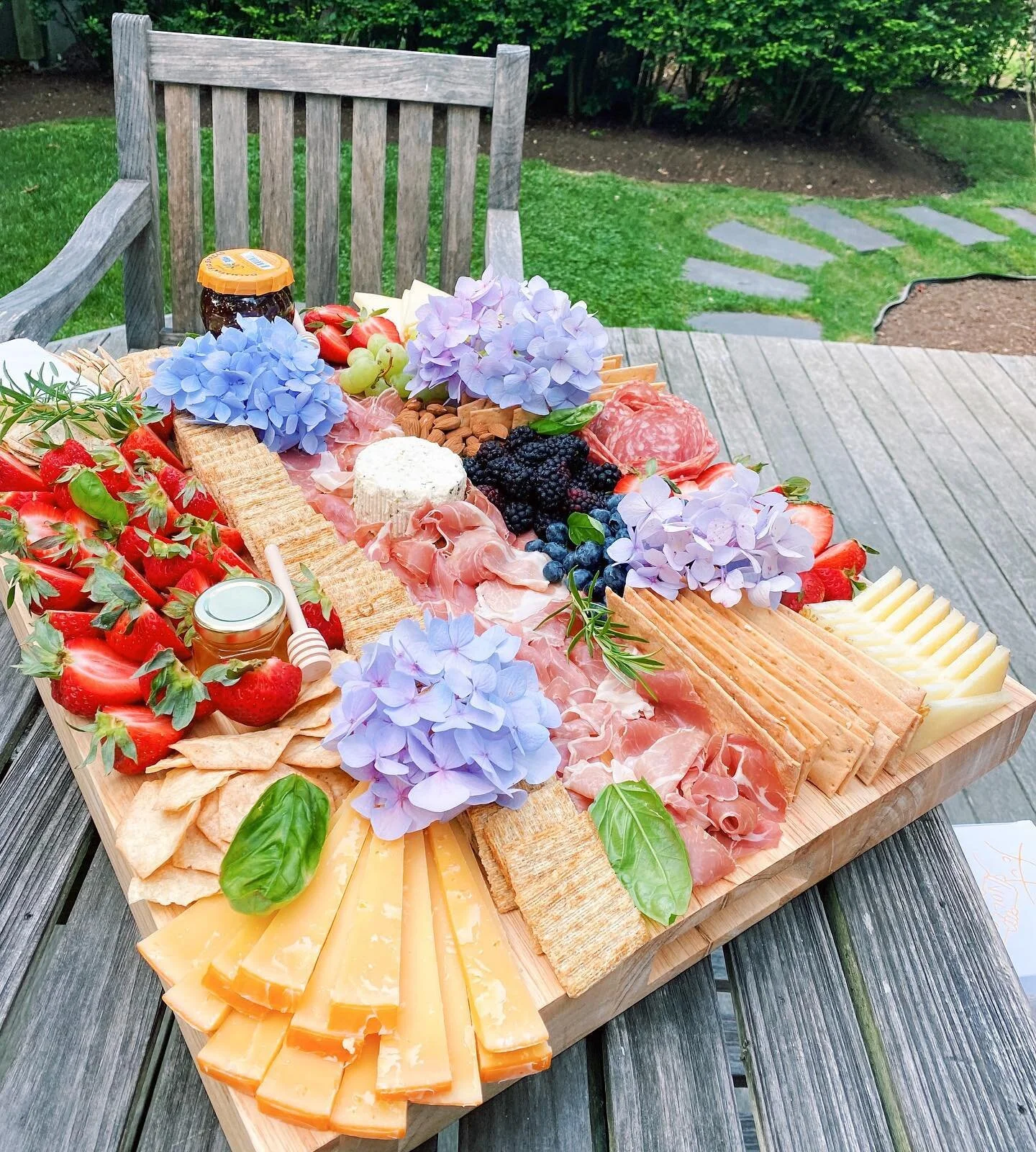 Happy Monday Cheese Lovers!!! 

As summer begins to wind down, I am so excited to get back to @provcollege ! 

Friars, get your board orders in for the first week of school!! 🖤🤍

DM or click the link in my bio to order!!🧀🤍