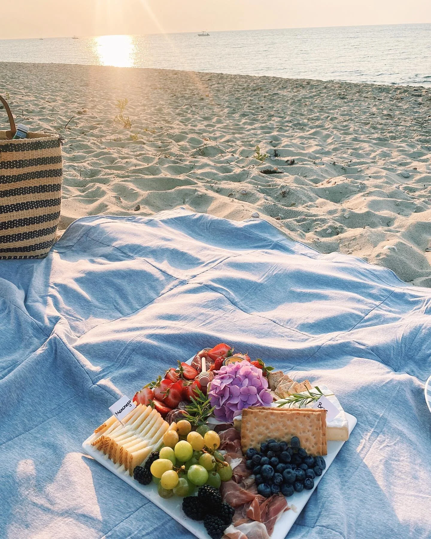 The perfect sunset board☀️👒

Who&rsquo;s in your GNO squad?

DM or click the link in my bio to order!!🧀🤍