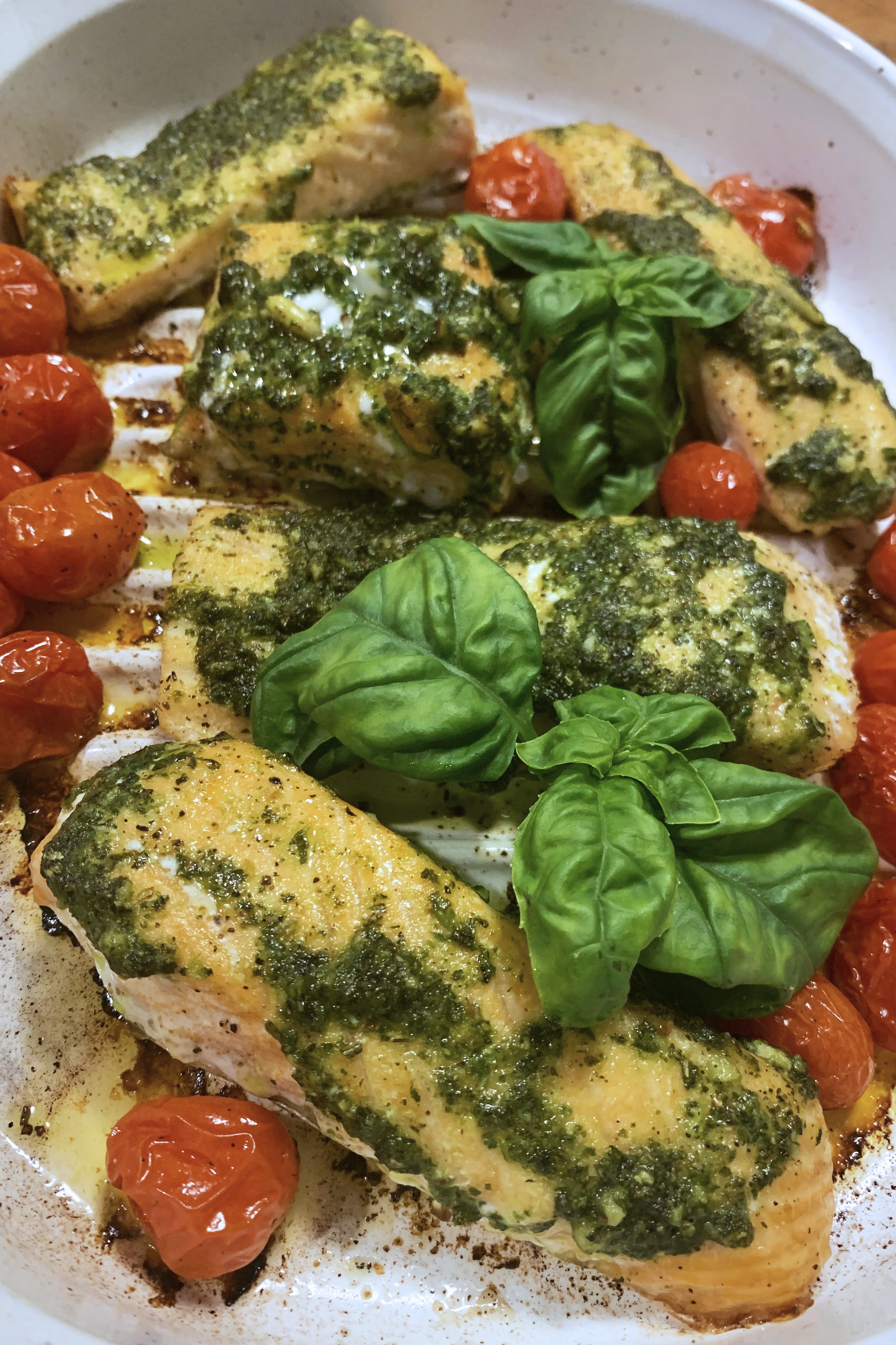Salmon pesto w_roasted cherry tomatoes.jpg