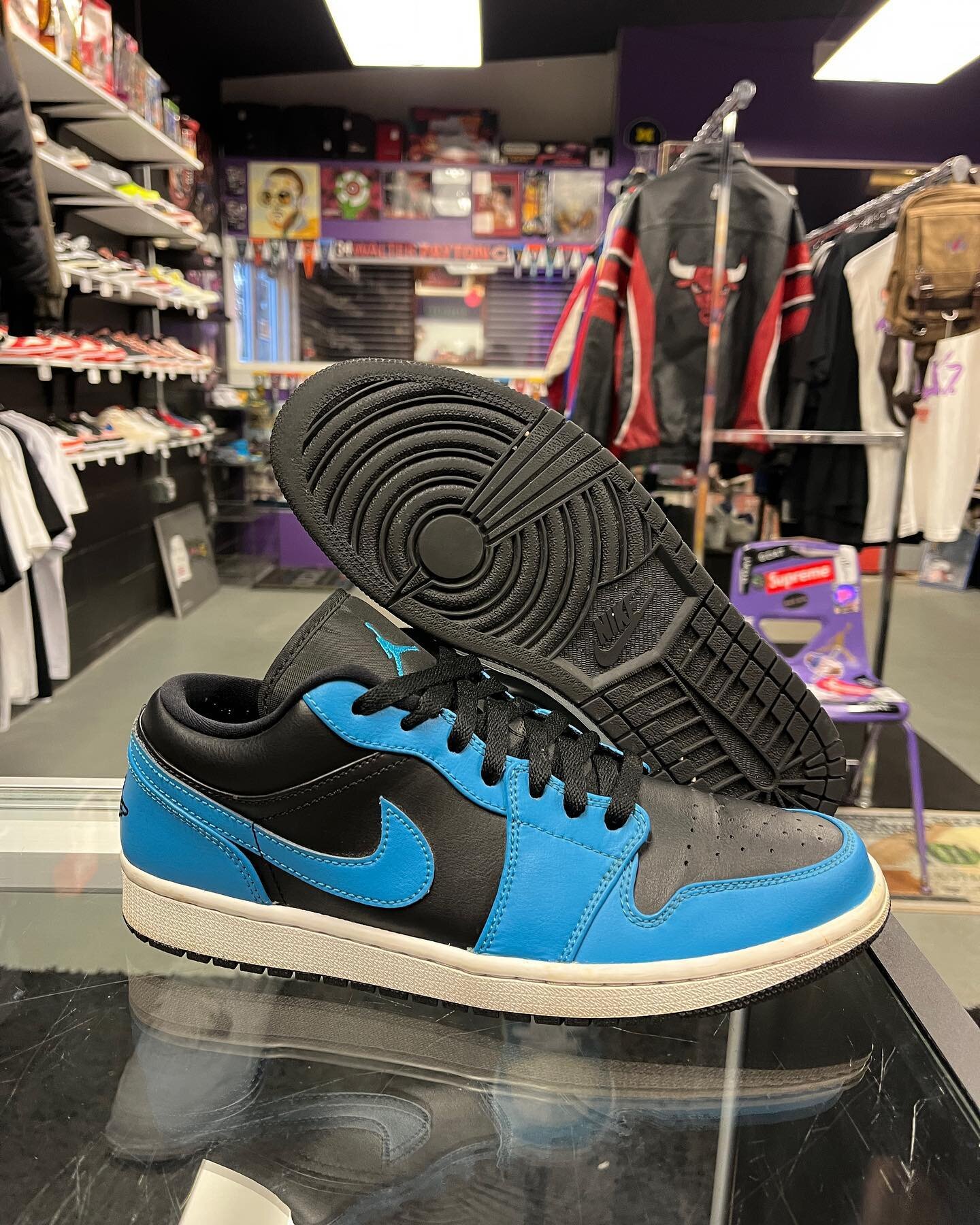 Jordan 1 Low Laser Blue 
8.5/10 cond 
Size 10 No Box 
$80