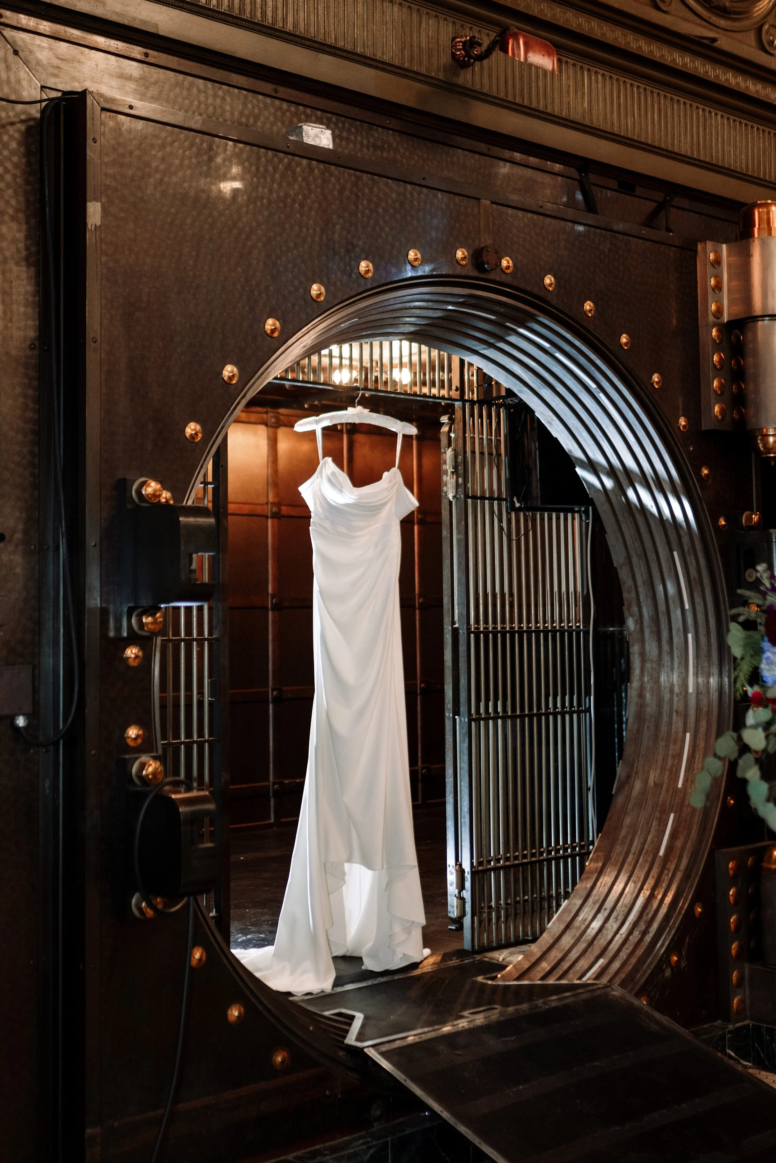 winter-milwaukee-wedding-the-society-mcniel-photography 08.jpg