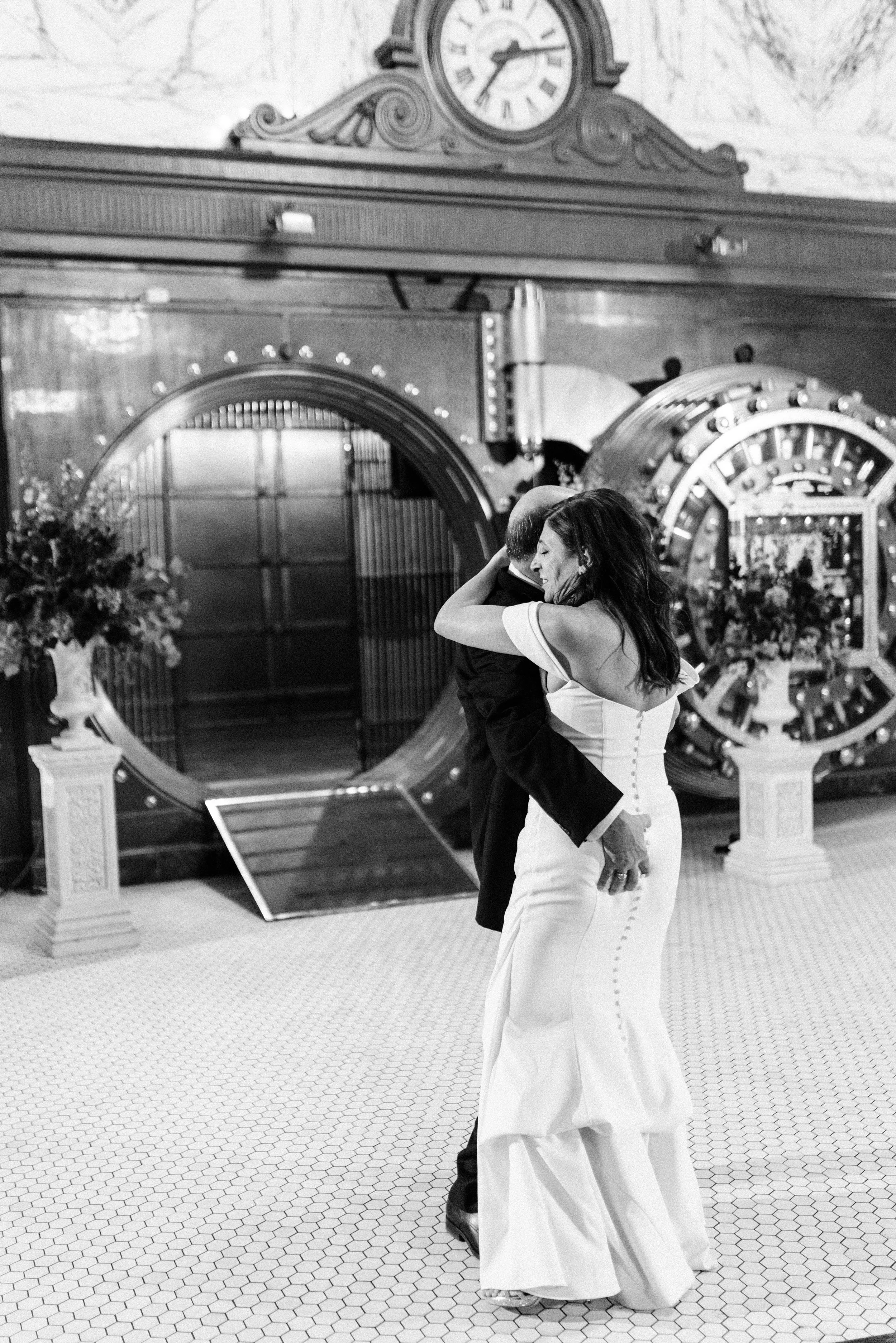 winter-milwaukee-wedding-the-society-mcniel-photography 97.jpg