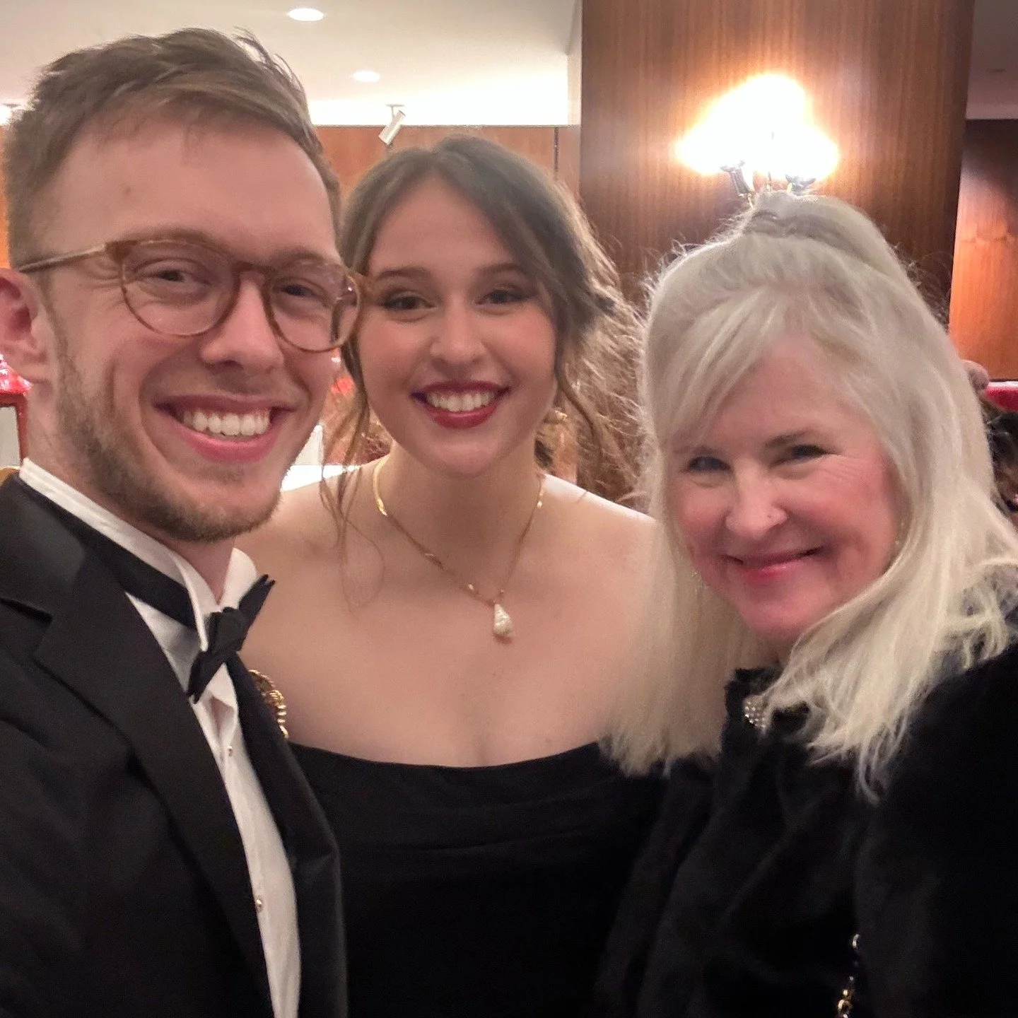 🌺 Aloha Friday 🌺 

I&rsquo;m carrying so much gratitude into this week. Over the weekend (while in NYC), I caught up with alumni who shared powerful stories about how they continue to lean into their Strengths years after leaving campus.

What stru