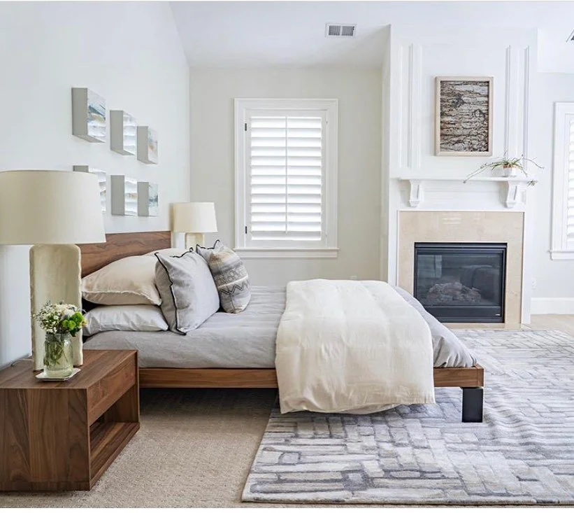 Natural wood elements combined with touches of greenery bring an organic and inviting feel to this space ✨🌱🧘🏼&zwj;♀️
⠀
Design &amp; Staging by the amazing team at @a.i.interiors 💜
⠀
#realestatephotography #denverdesigners #stagingdesign #colorado