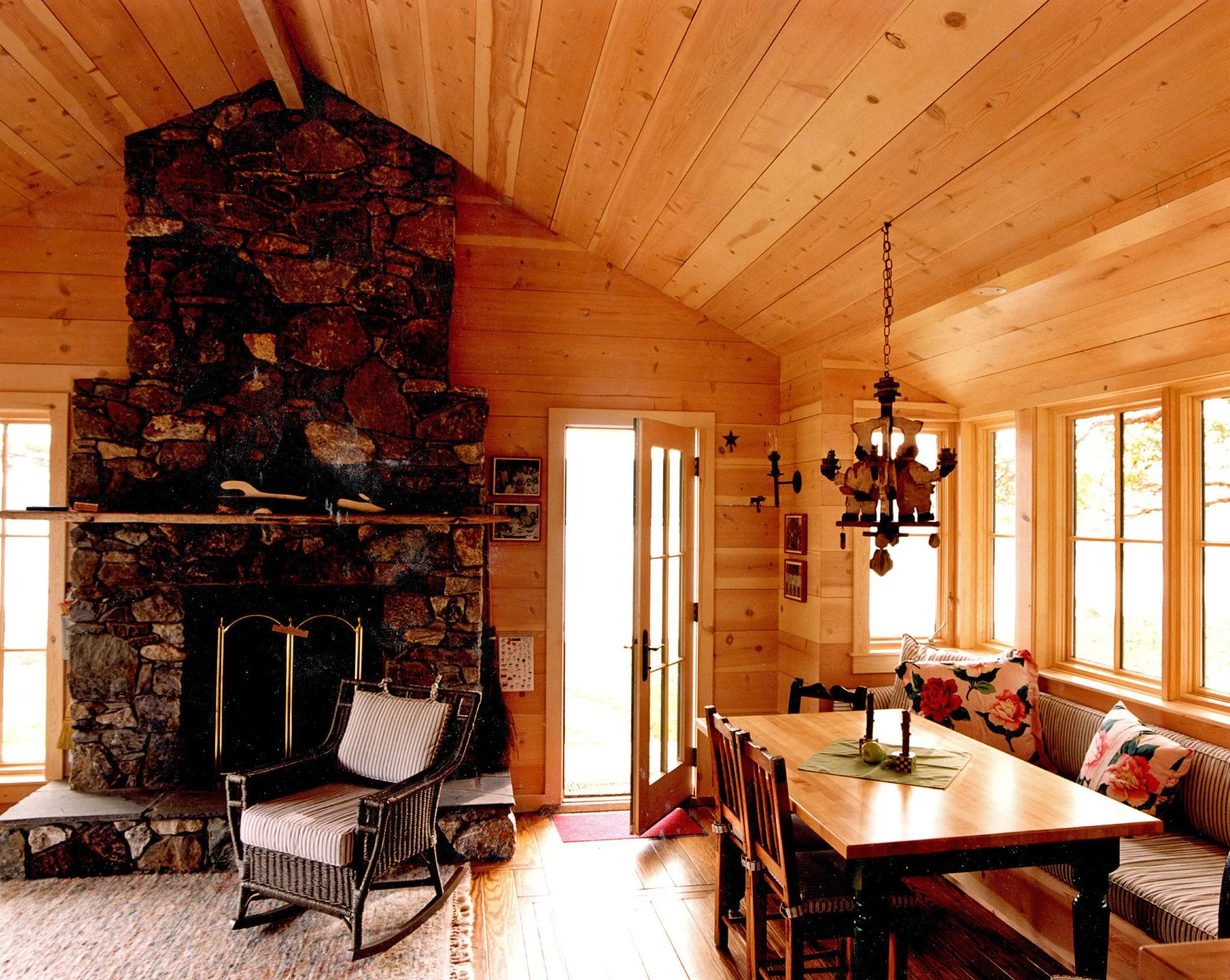 CLAM 04 living room_FINAL.jpg