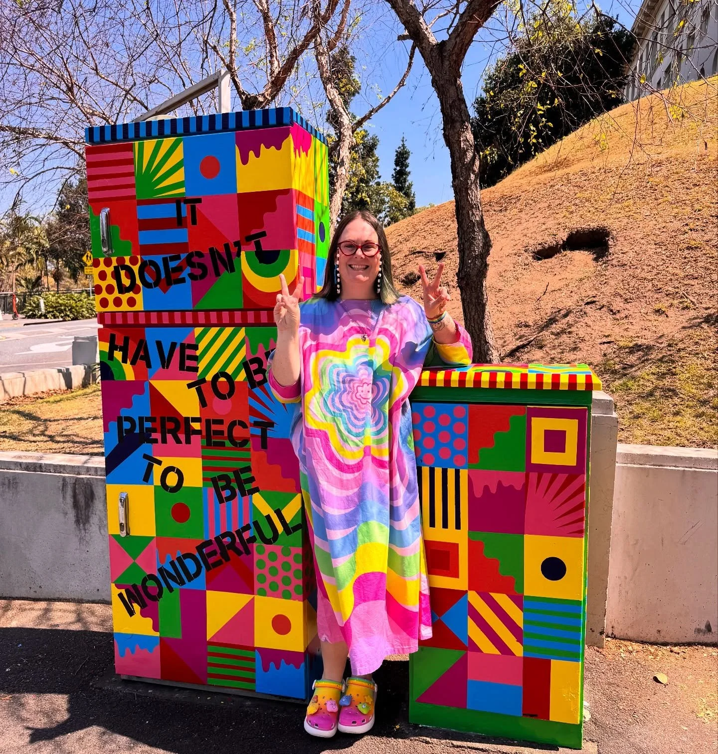 Just a girl living her best life - even with a sore back from painting these things ✌️

Have you spotted our boxes yet IRL? If you do please get a pic and send it my way. 

👗: How could I not wear the iconic @suechinglascelles for my artist pic?! So