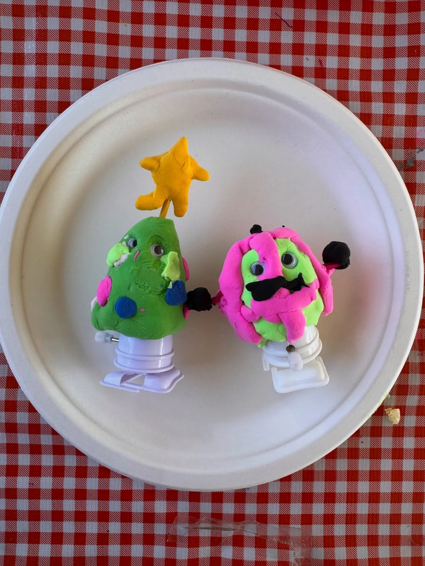 This week in #kirstysartandcraftclub - our second last week of the year - we had fun with air dry clay and wind up gadgets ✌️