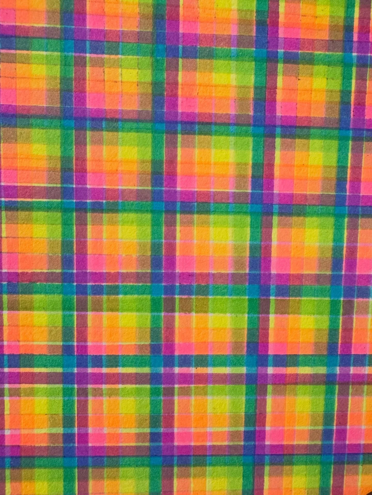 Hello Highlighter Week in #kirstysartandcraftclub 👋
We had lots of fun learning about neon and having a play with creating patterns with the humble highlighter. Yes you can make art from anything 〰️