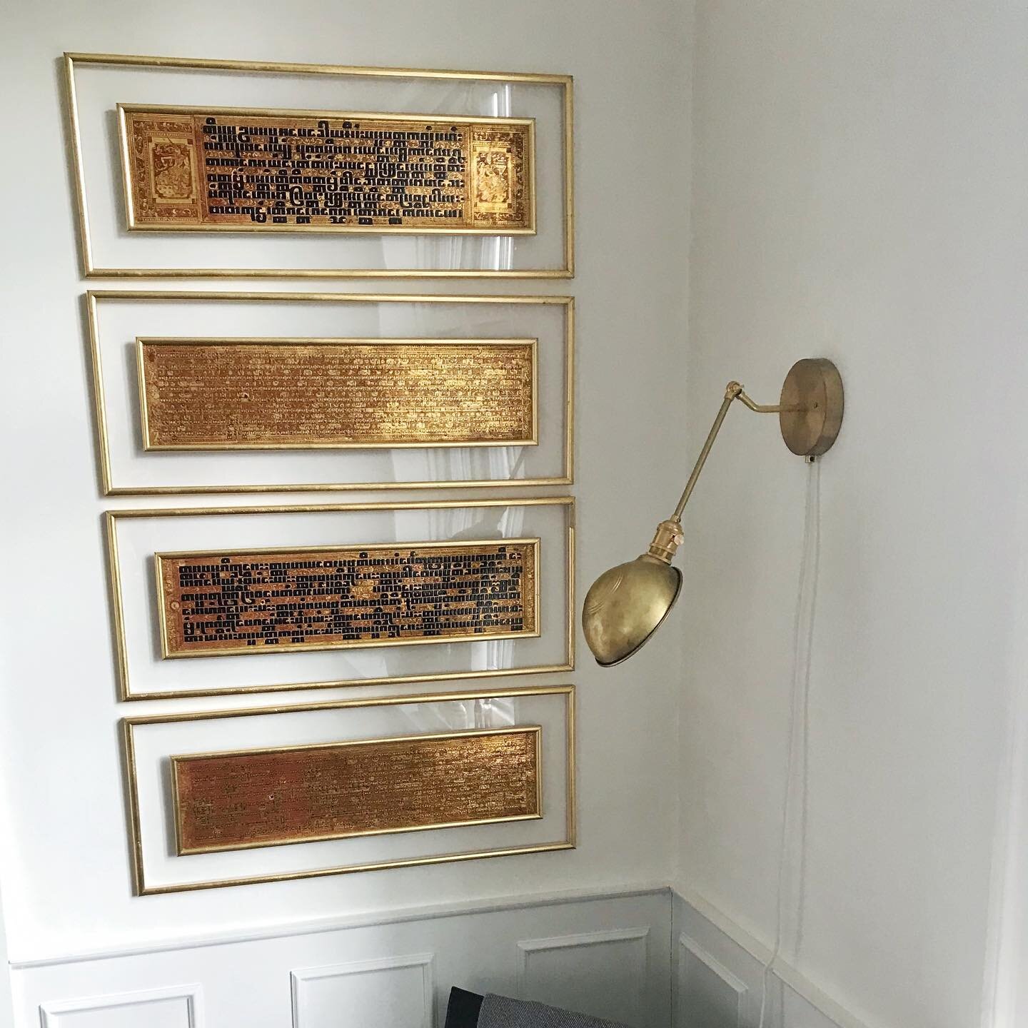 Custom #v&aelig;glampe til privat hjem
.
.
.
#design #k&oslash;benhavn #copenhagen #copenhagenbased #messing #lampe #pendel #stofledning #interi&oslash;r #light #lys #homedecor #boligindretning #bolig #madetoorder #s&aelig;lges
#bolig #messinglampe #