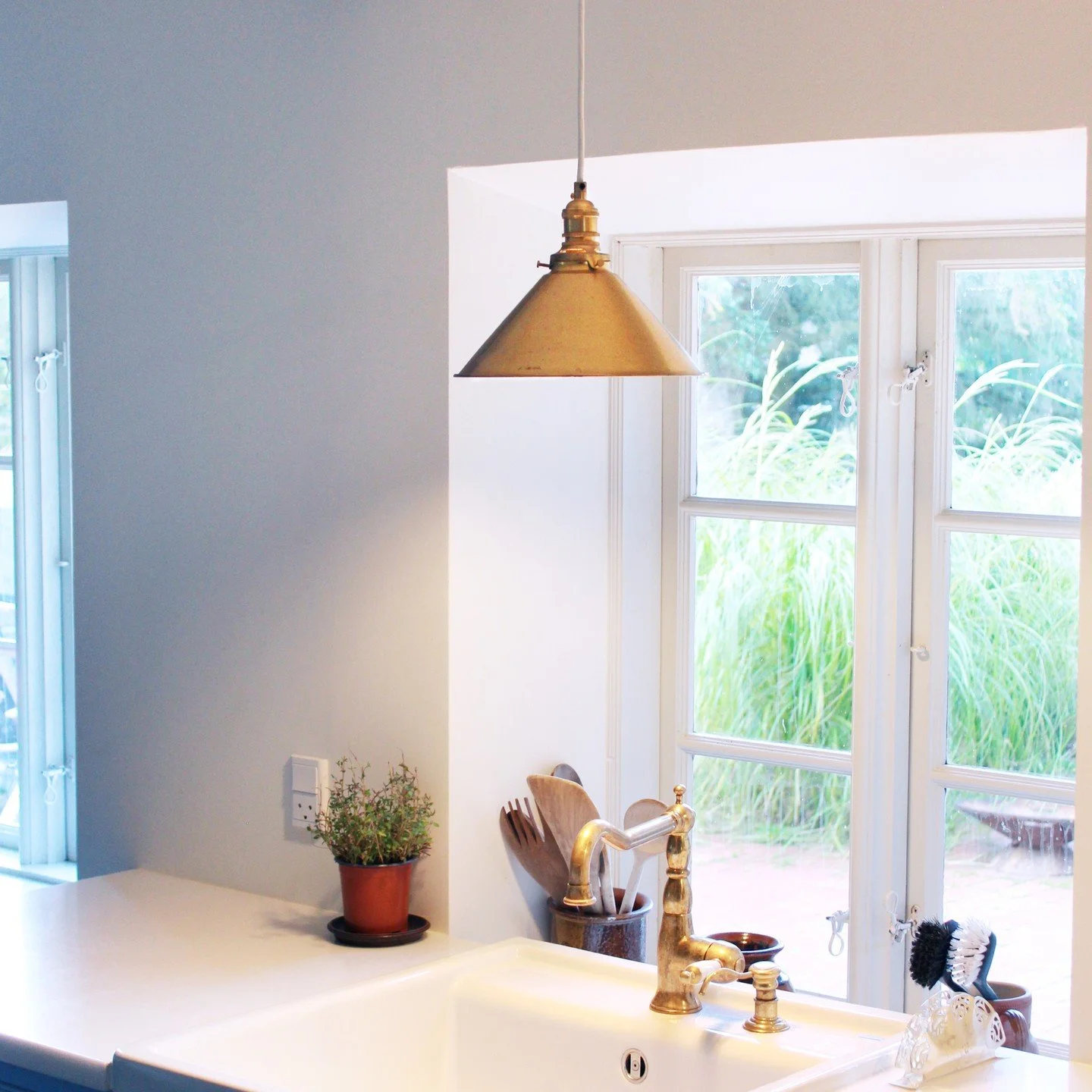Messing pendel &Oslash;25
G&aring;rd ved vesterhavet

#design #k&oslash;benhavn #copenhagen #copenhagenbased #messing #lampe #pendel #stofledning #interi&oslash;r #light #homedecor #boligindretning #bolig #madetoorder
#bolig #messinglampe #butikinter