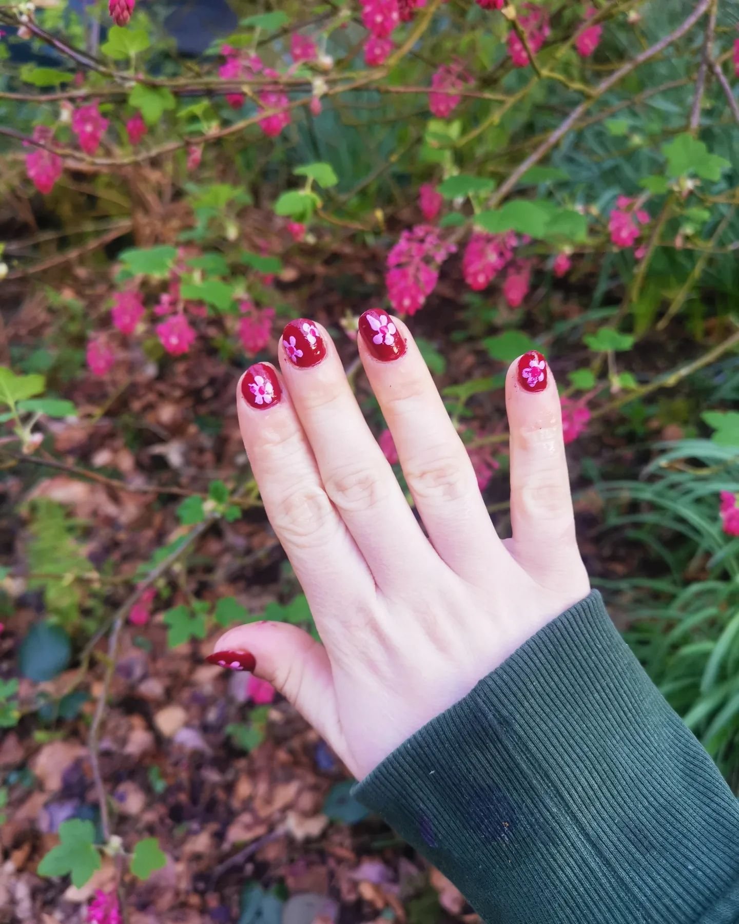 Embracing the spring surroundings with this #manicuremonday 🌸💕

💅 Featuring shades Vamp, Cotton Candy and Oh lala!

What do you want to see next week? Comment below!

#nailart #nails  #nailsofinstagram #nail #manicure #gelnails  #nailsoftheday #na