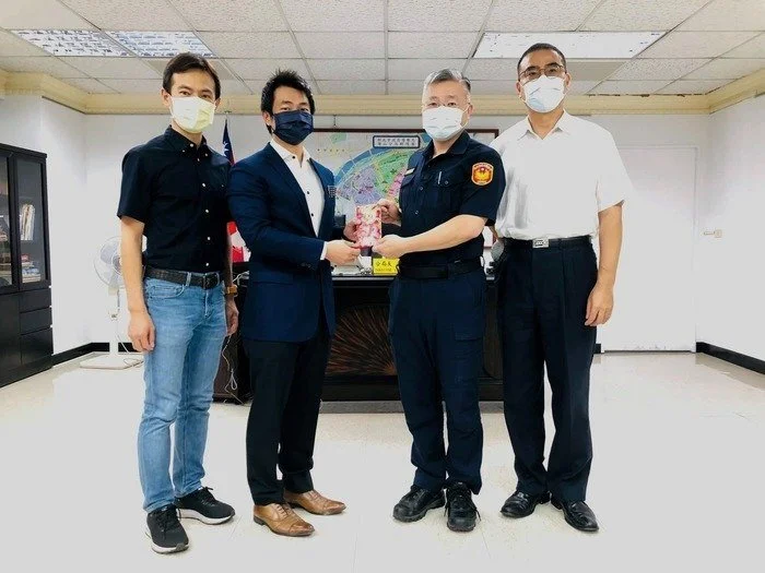 警民一心團結抗疫！馥華集團捐贈防疫物資挺員警