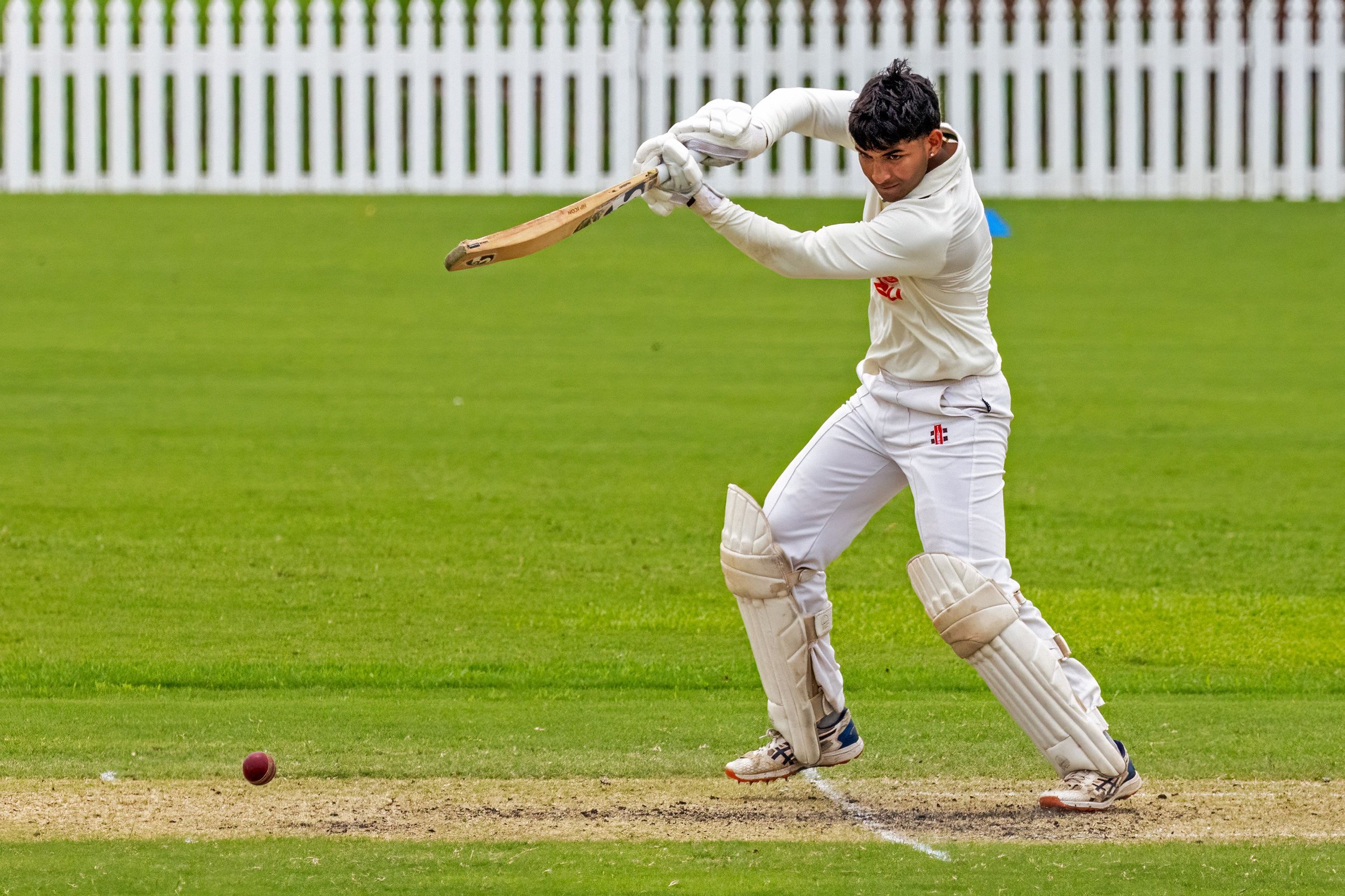 Joby through the off side