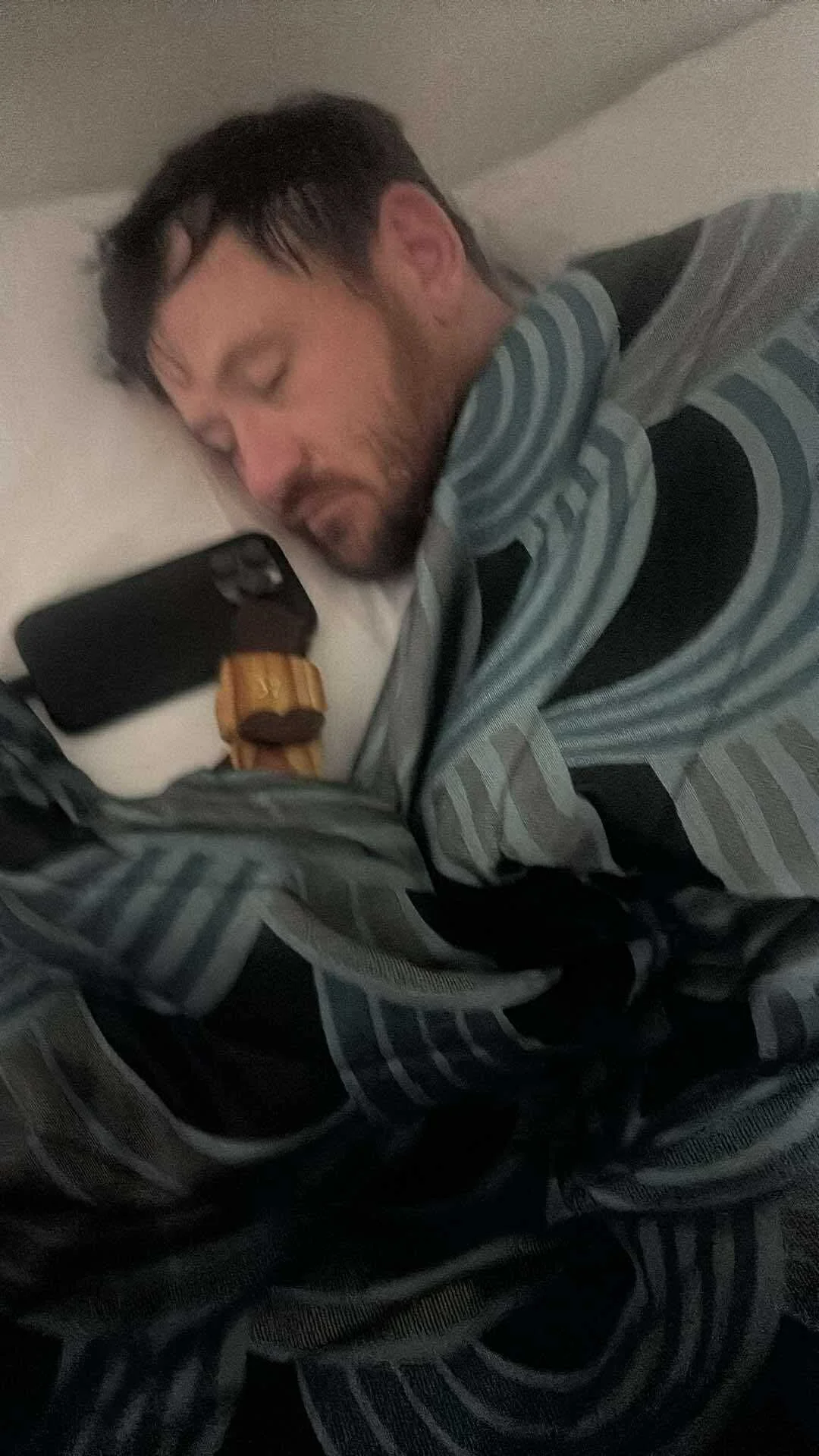 Aww...wif his twophy..🥰