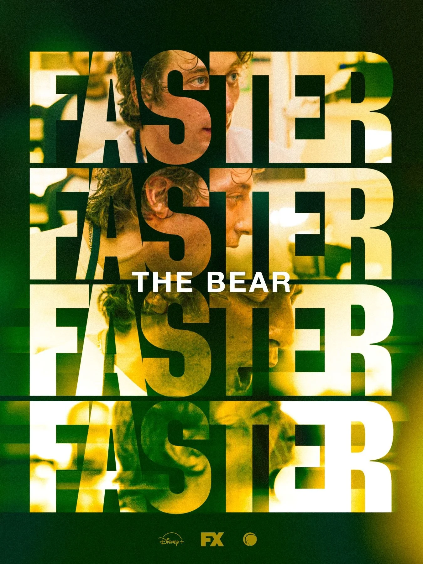 Affiche promotionnelle de la série télévisée 'The Bear' avec un personnage principal blond, vue de profil, superposé à un texte en grand format. Logos de Disney+, FX, et d'une autre plateforme en bas.