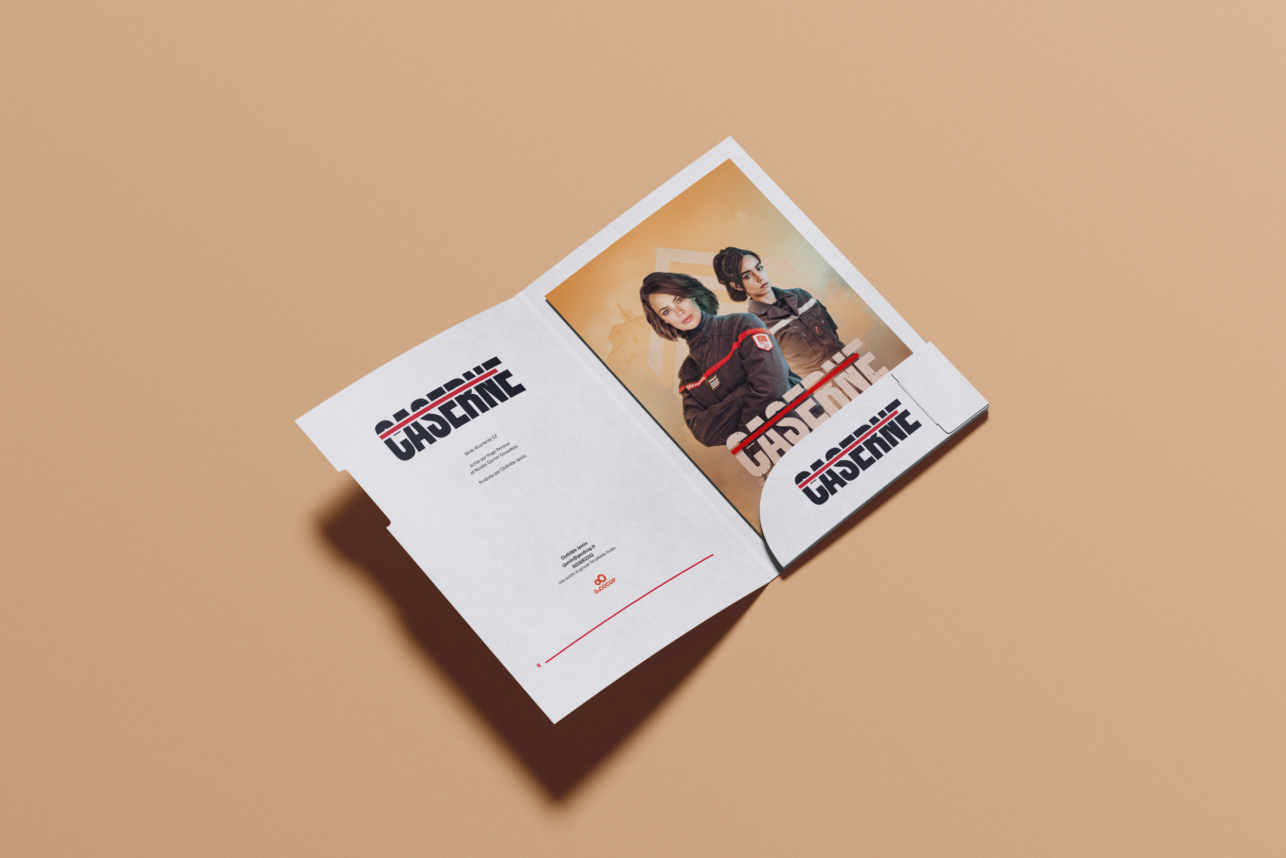 Open paper with a poster of two women in police uniforms and the word 'GASPENTE' in bold letters, against a beige background.