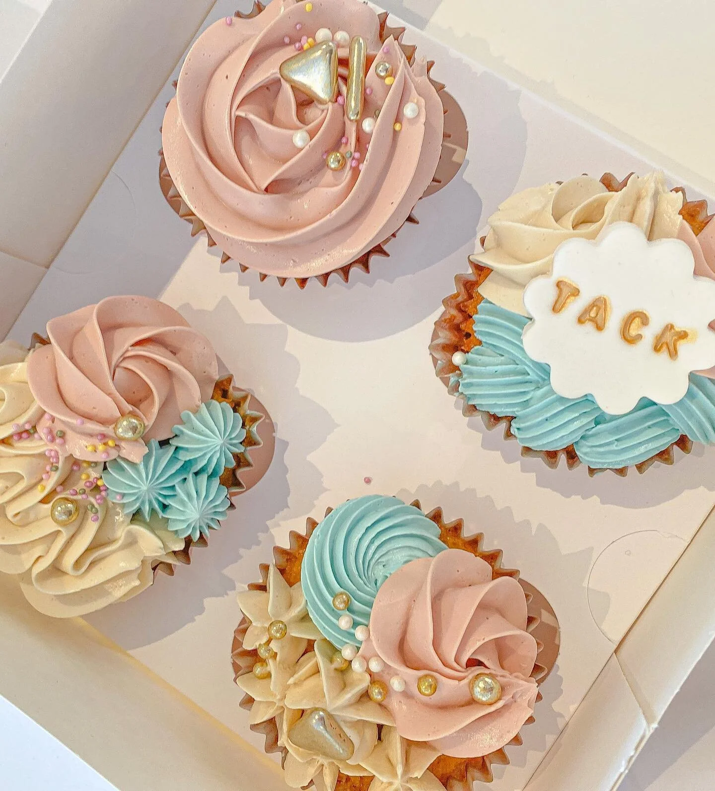 Cupcakes for @skogslundensforskola teachers. 🧁