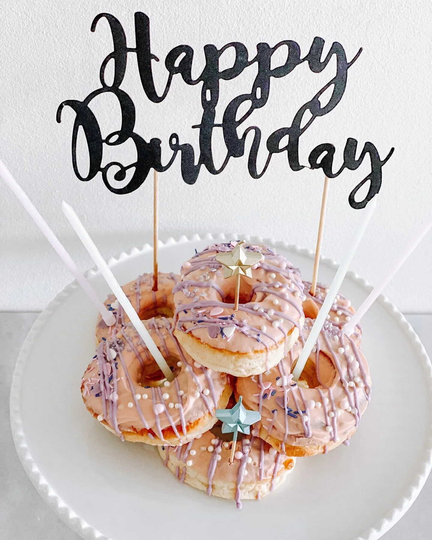 H A P P Y &bull; B I R T H D A Y &bull; S A F A

Gluten-free white chocolate glazed donuts with lots of sprinkles cake 🍩