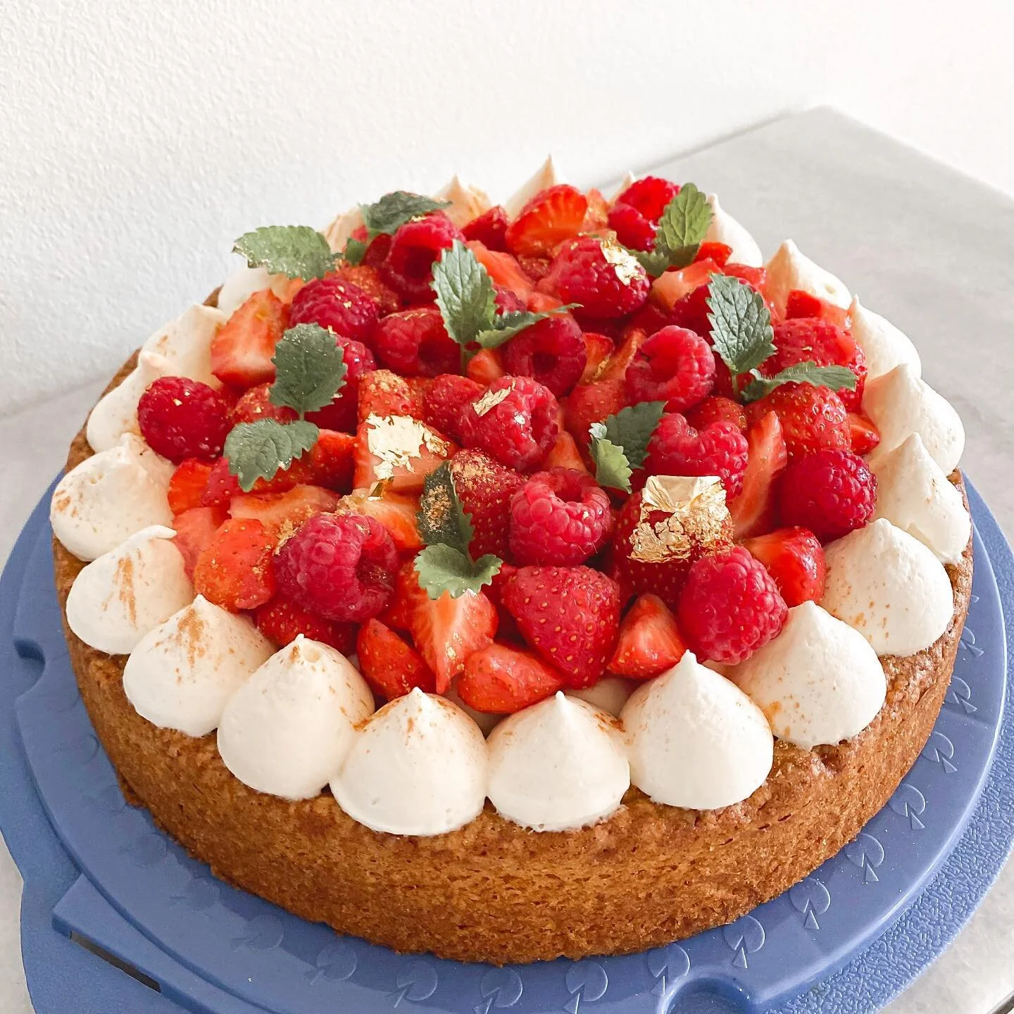 F.I.K.A

Almond cake with pannacotta and fresh berries.