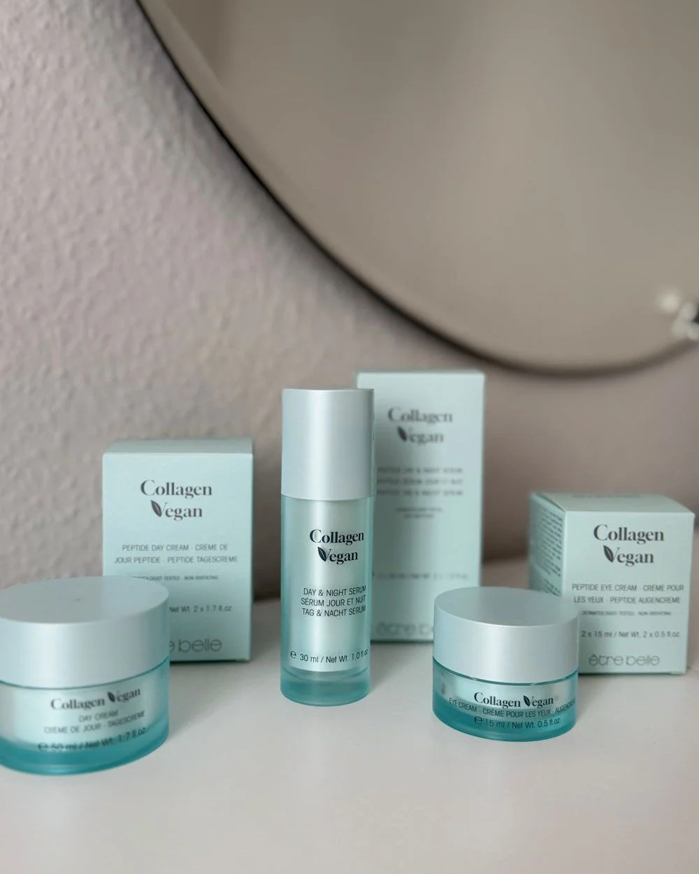 Tiesitk&ouml;, ett&auml; t&auml;n&auml;&auml;n vietet&auml;&auml;n maailman vegaanip&auml;iv&auml;&auml;? 🌍🌱

Kosmetiikkatuotteista l&ouml;ytyv&auml; kollageeni on yh&auml; edelleen el&auml;inper&auml;isesti tuotettu raaka-aine. El&auml;inper&auml;