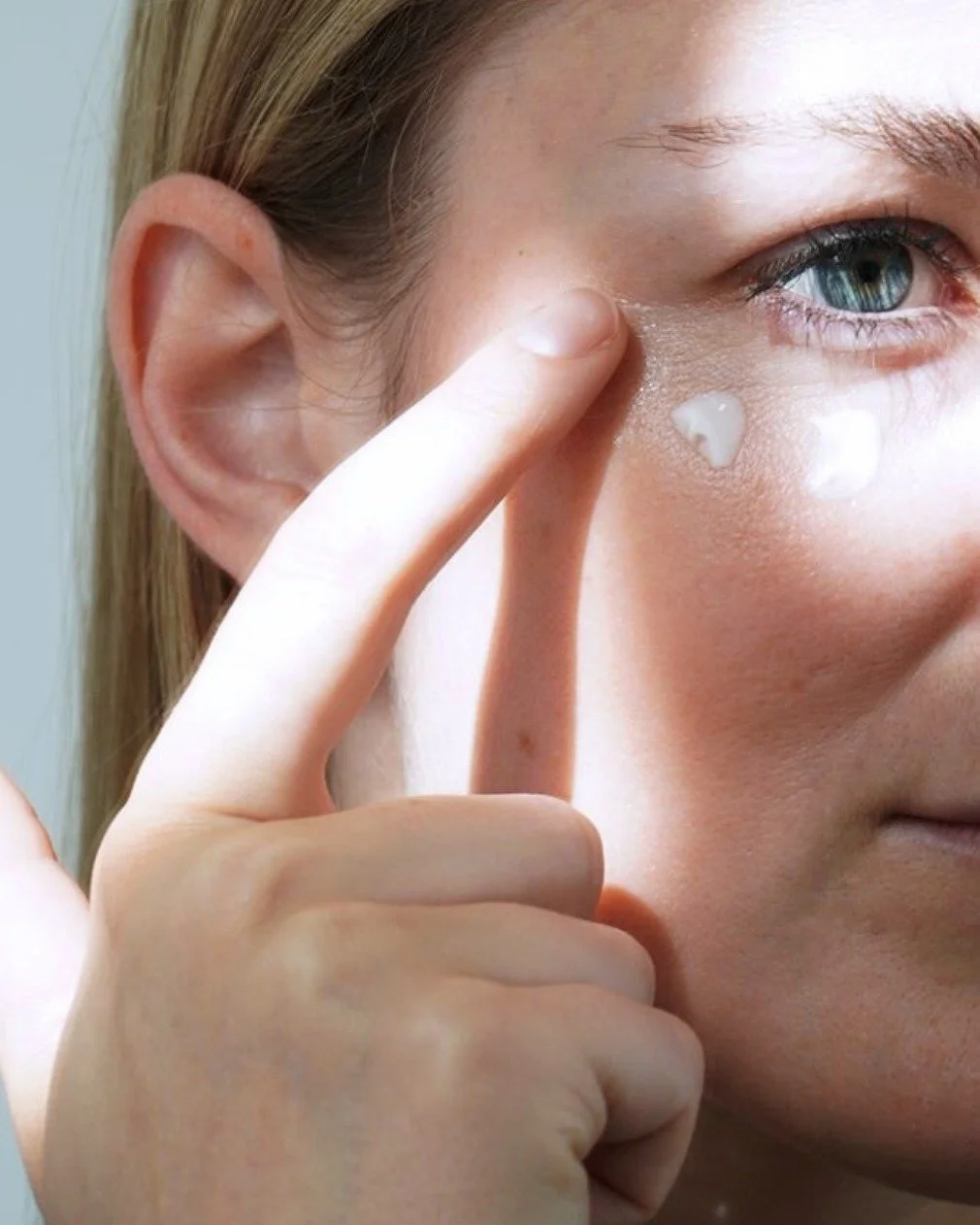 Medikaaliset herk&auml;n ihon tuotteet -25%!

Herkkyyteen taipuvainen iho reagoi helposti erilaisiin &auml;rsykkeisiin punoittamalla, kutinalla tai lehahtelulla, ja etenkin kuiva ja viile&auml; ilma voi tehd&auml; ihosta entist&auml; reaktiivisemman.