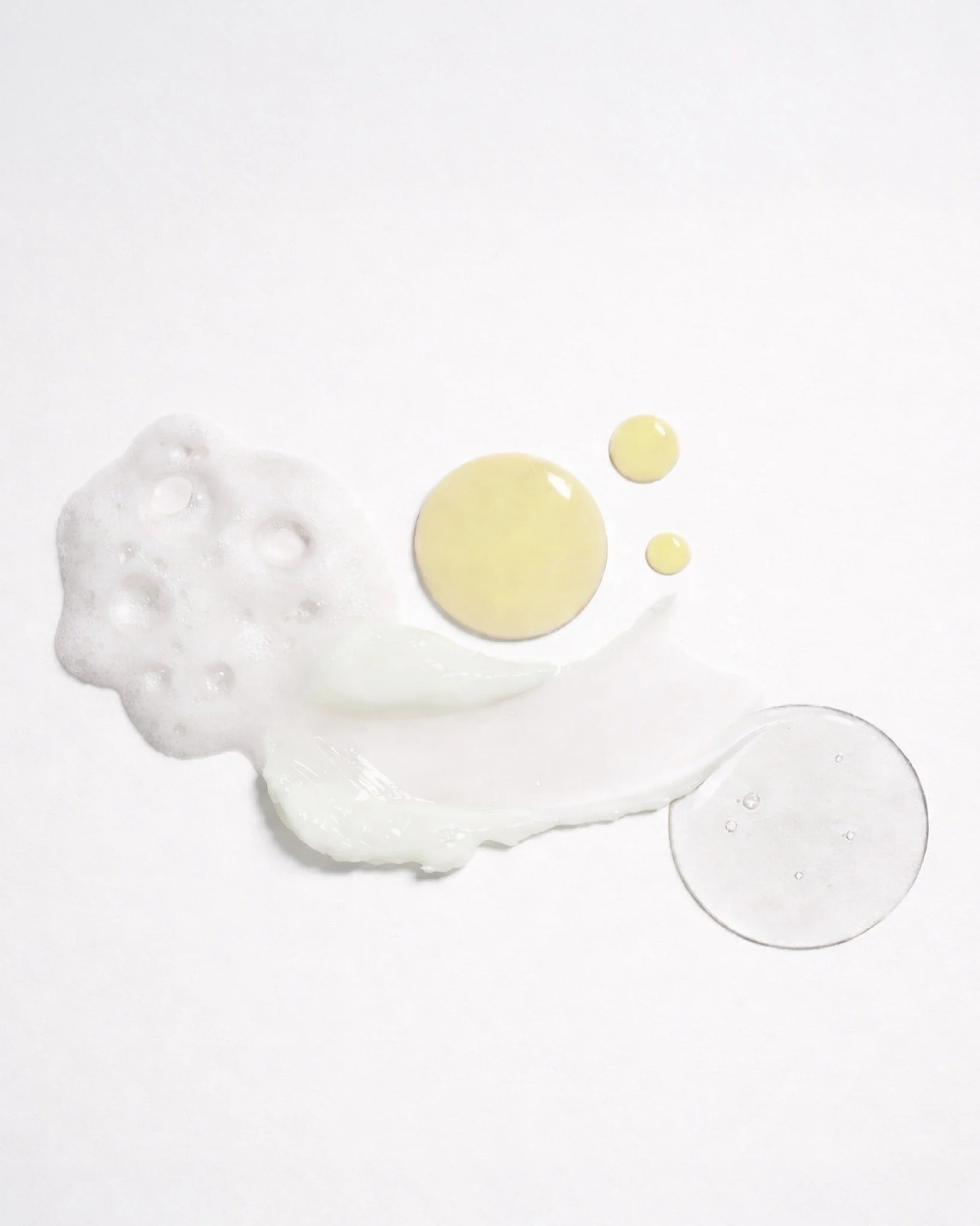 Pienet asiat saattavat nakertaa ihosi kosteustasapainoa pikkuhiljaa:

1. Liian kuuma vesi - Pitk&auml;t ja kuumat suihkut heikent&auml;v&auml;t ihon omaa suojakerrosta.

2. Liian pesev&auml; puhdistusaine - Voimakkaasti puhdistavat tuotteet voivat po