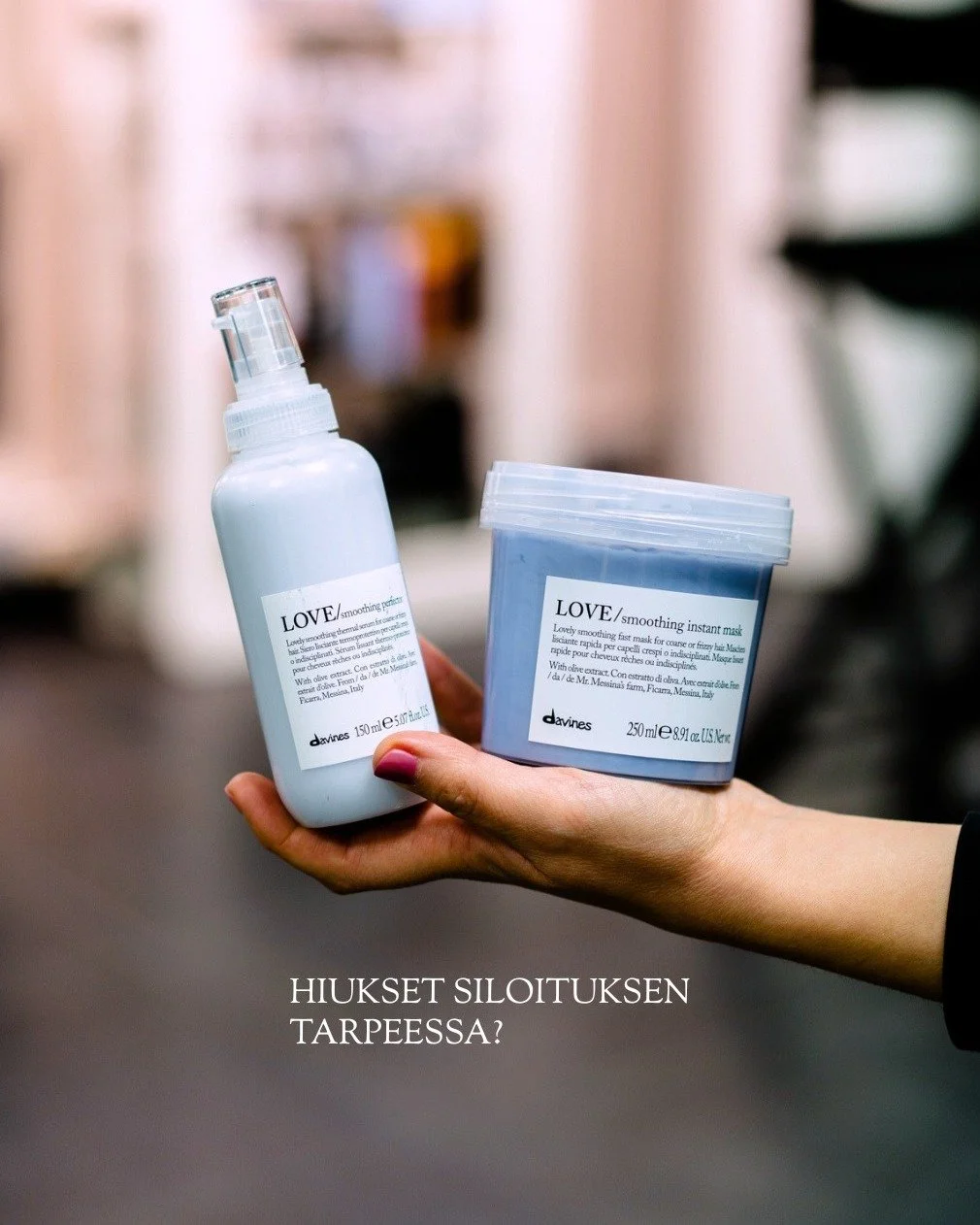 Davines LOVE -sarja on suunniteltu erityisesti p&ouml;rr&ouml;isille ja vaikeasti hallittaville hiuksille. 

Sarjan salaisuus l&ouml;ytyy huolella valituista ainesosista, jotka kosteuttavat, siloittavat ja auttavat kesytt&auml;m&auml;&auml;n kiharan 