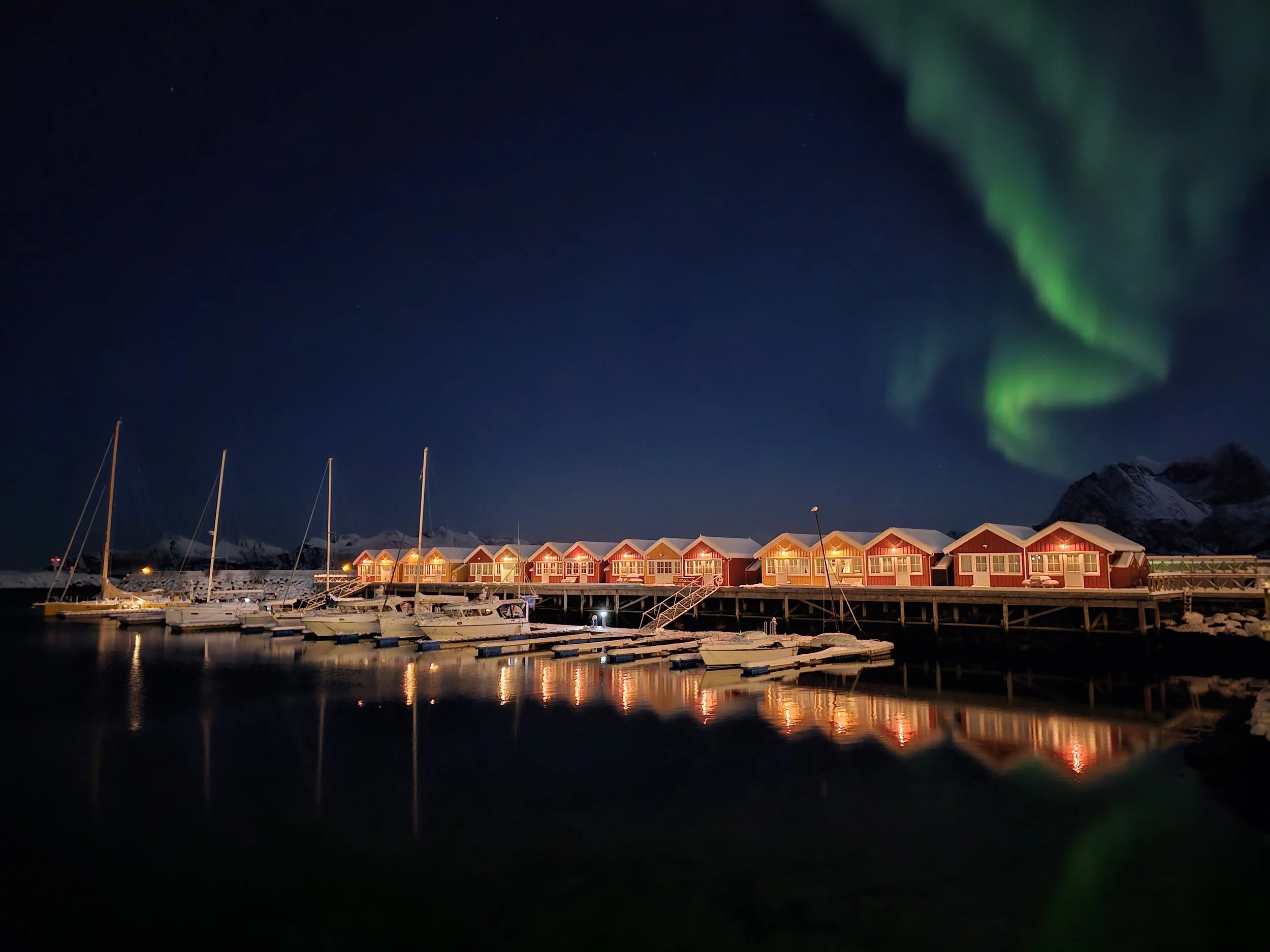 Nordlys sett fra hotellet.