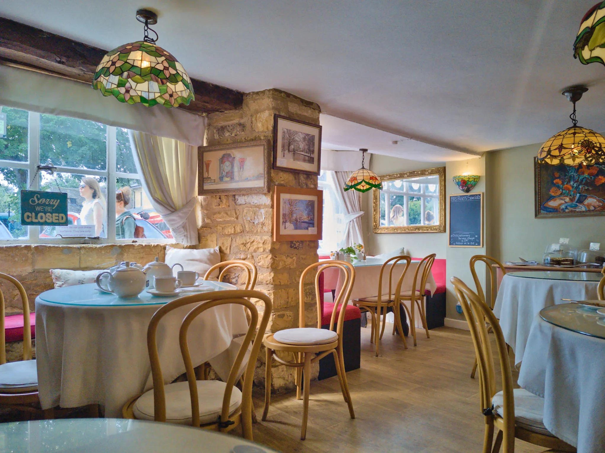 Gloucestershire-Bourton-MrsRolts-interior.jpg.webp