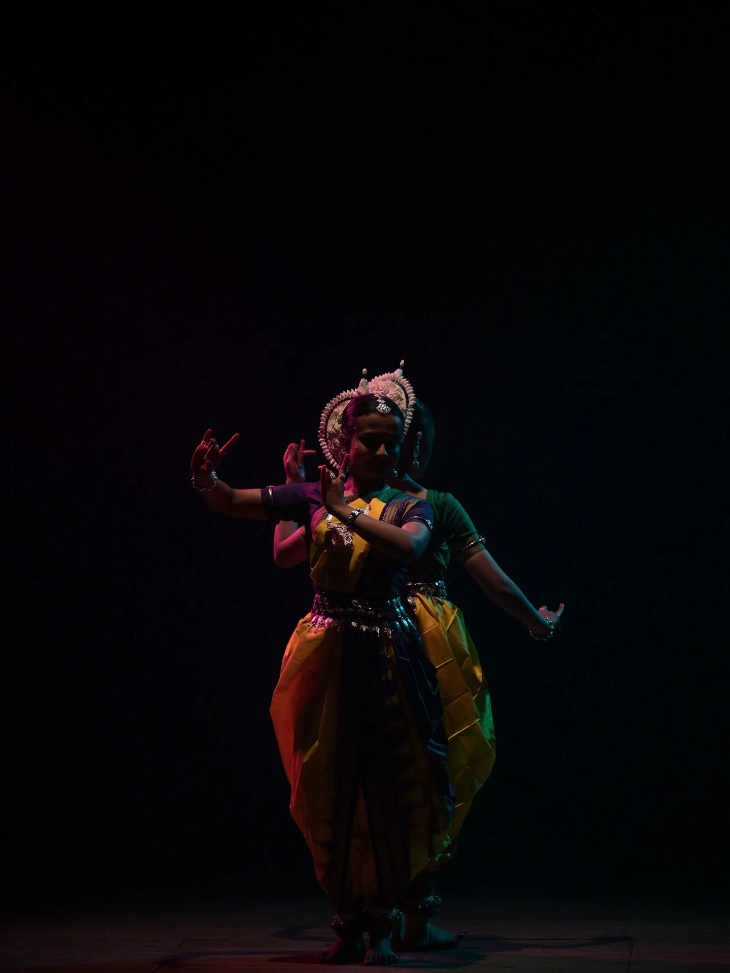 Watch Raasa Rasa Pallavi here: https://youtu.be/NHqSsI1_PE4?si=TNUXisgVx-FO2zMD

Raasa Rasa Pallavi explores movement, rhythm and cosmic symbolism; Krishna appears as the central magnetic force around whom the gopis revolve, embodying raasa and rasa.