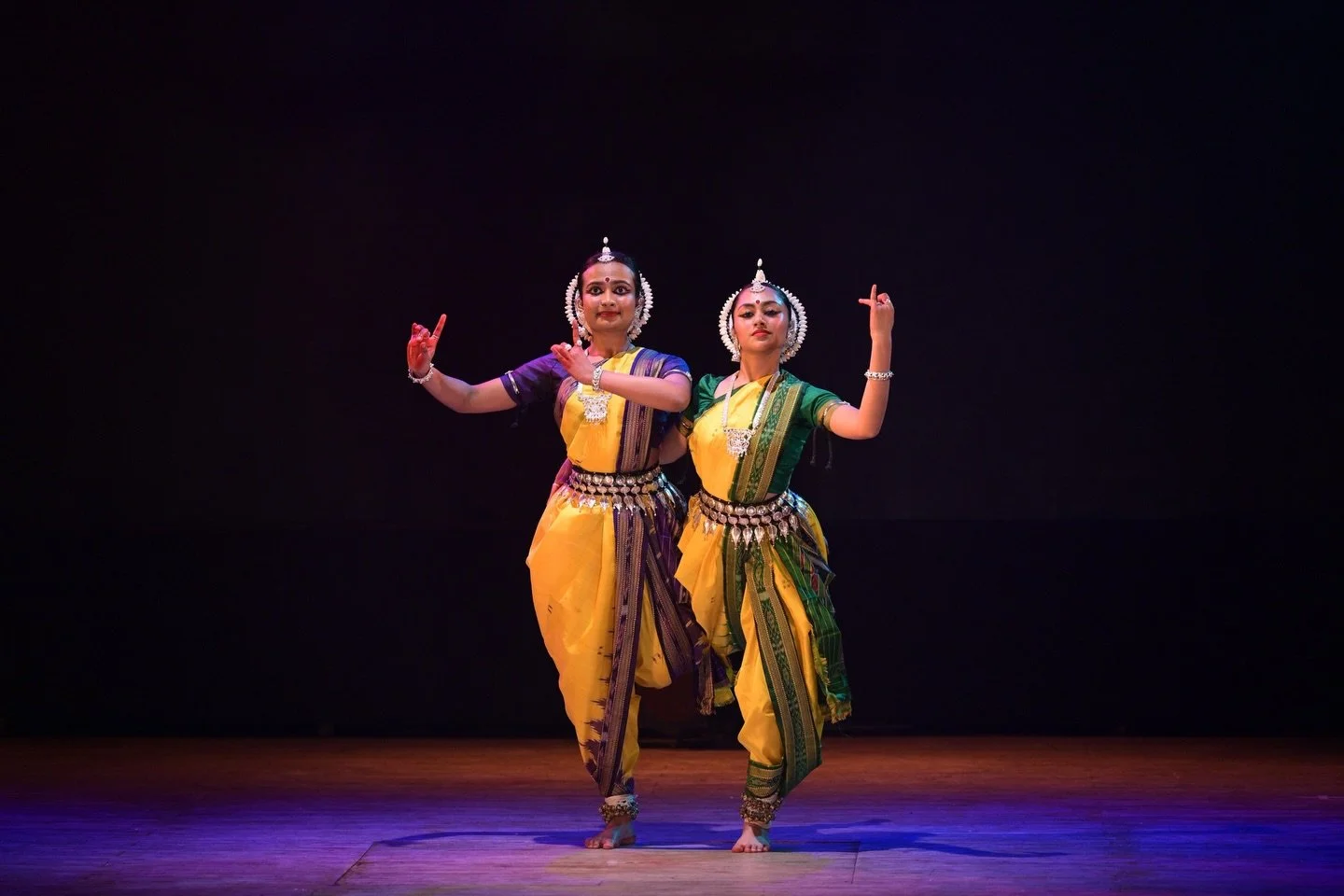 Raasa Rasa Pallavi (Mishra Kafi Pallavi)

Presented at International Odissi Dance Festival 2025 (IODF 2025) on 30th December 2025, organised by GKCM Odissi Research Centre and held in Bhubhaneshwar, Odisha

Choreography: Guru Smt. Monica Singh Sangwa