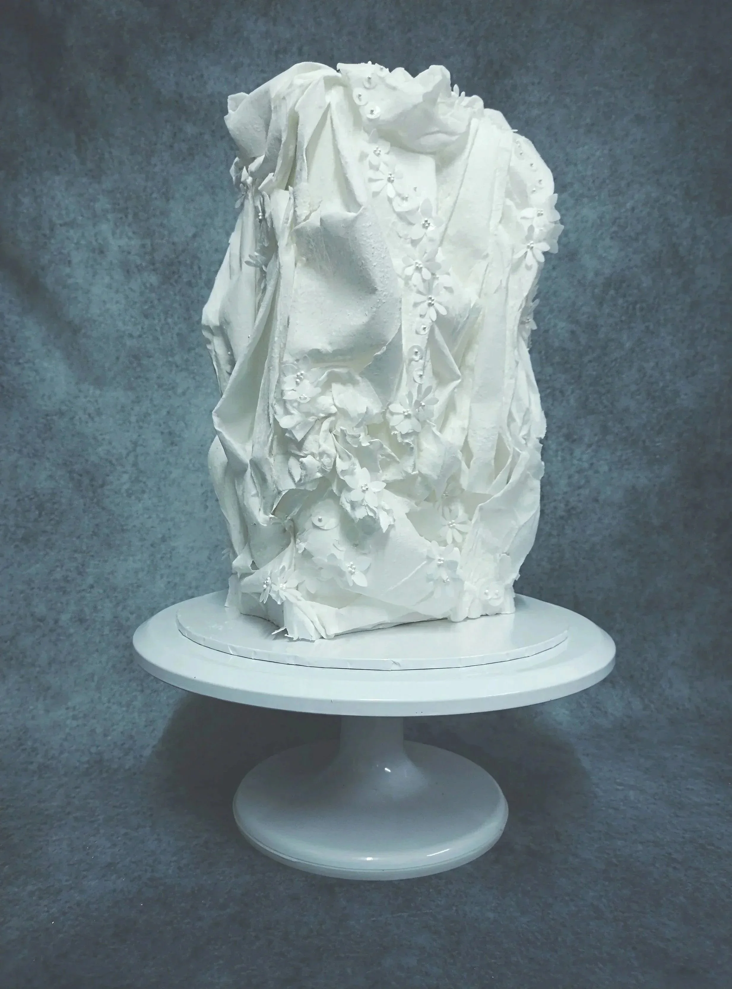 Luxury sustainable, artistic and modern bespoke wedding and celebration cakes.  Supplying Edinburgh and The Scottish Borders, Scotland, Northumberland.