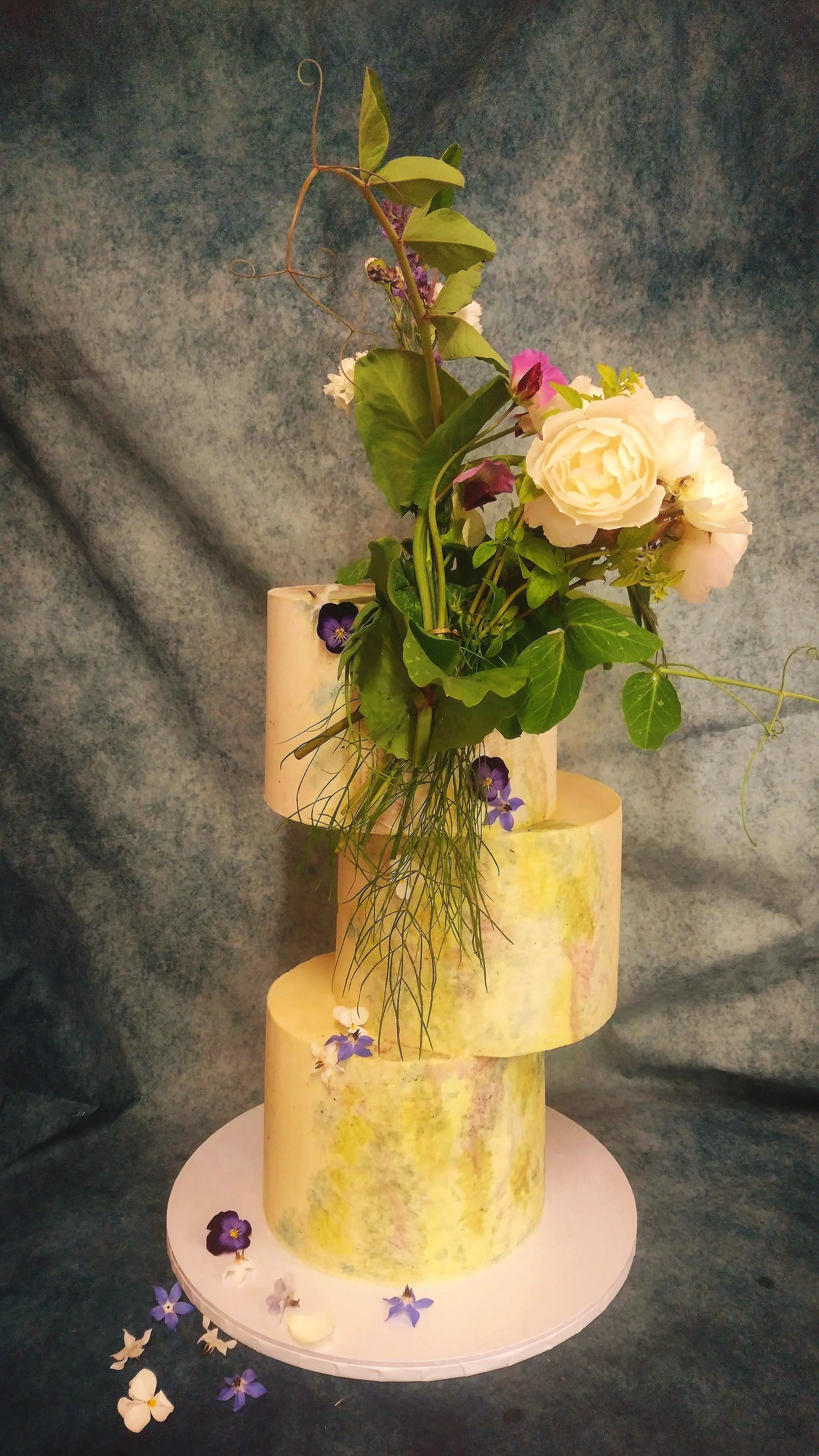 Luxury, organic, modern, sustainable wedding cakes supplying Edinburgh, Lothians and the Scottish Borders