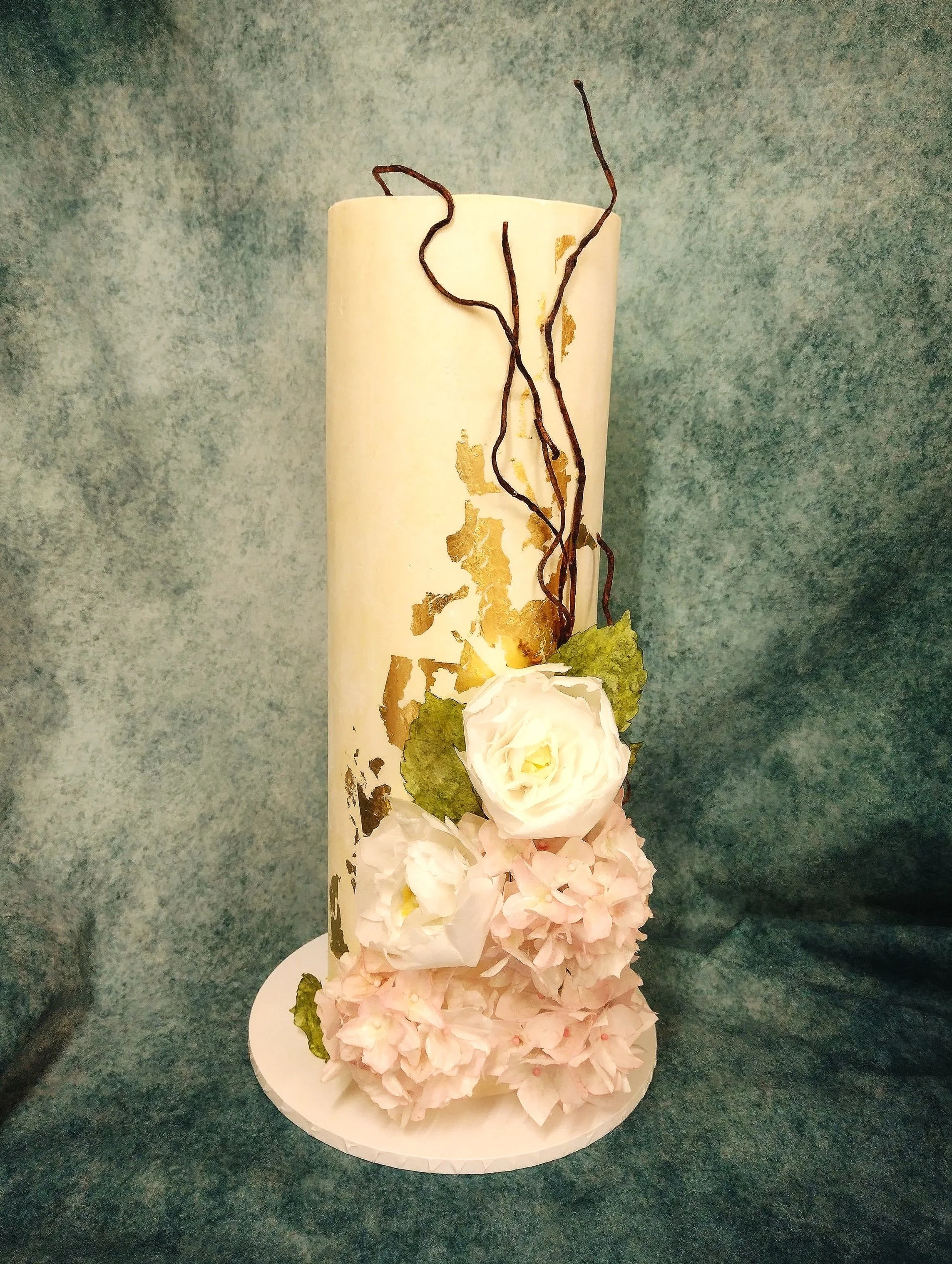 Luxury sustainable, modern, bespoke wedding and celebration cakes by Rebecca Banks.