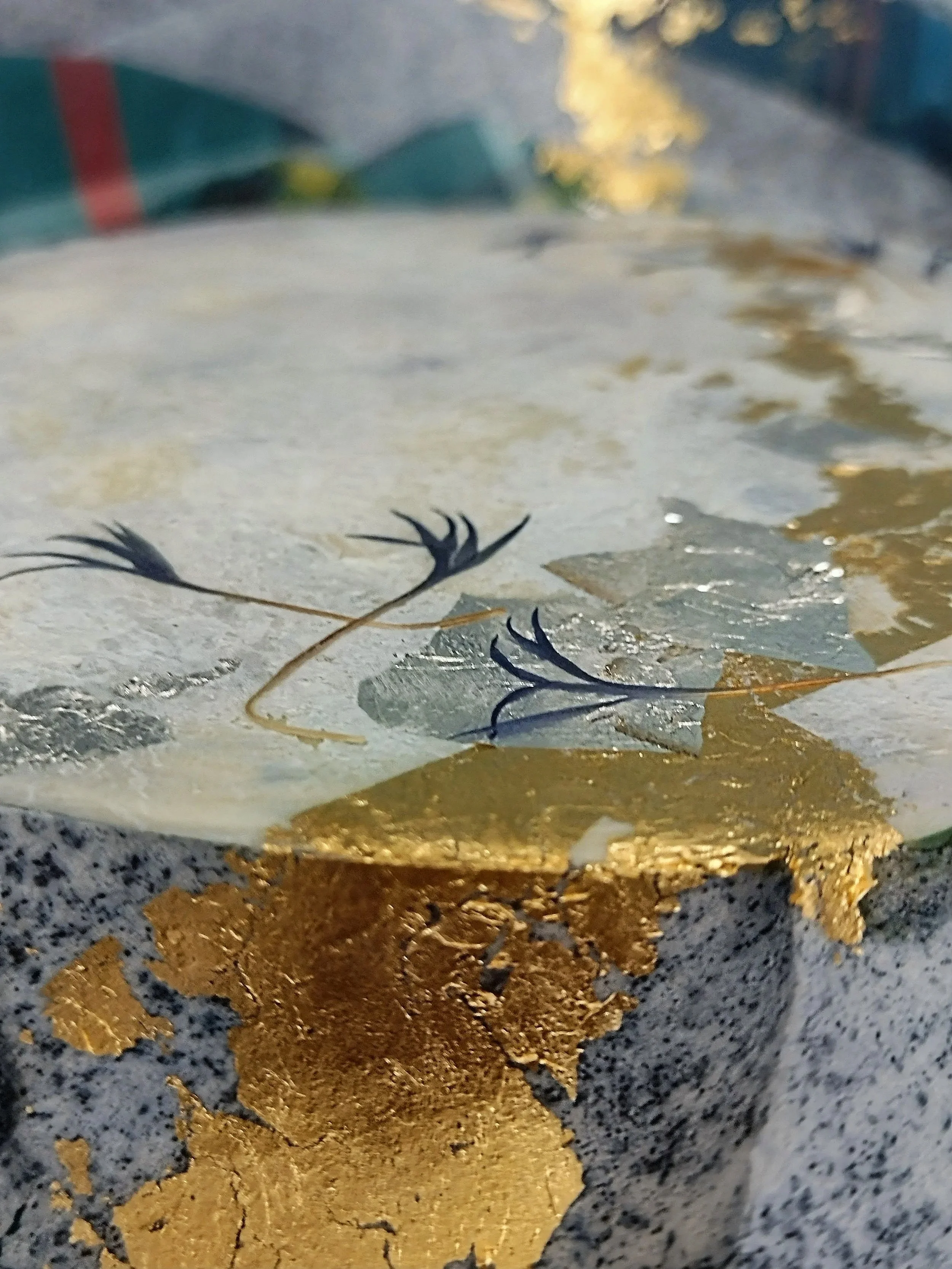 Alongside, natural pigment paints in shades of blue, 24ca edible gold leaf adds an elegant celebratory feel, softened by the presence of blue cornflower petals.