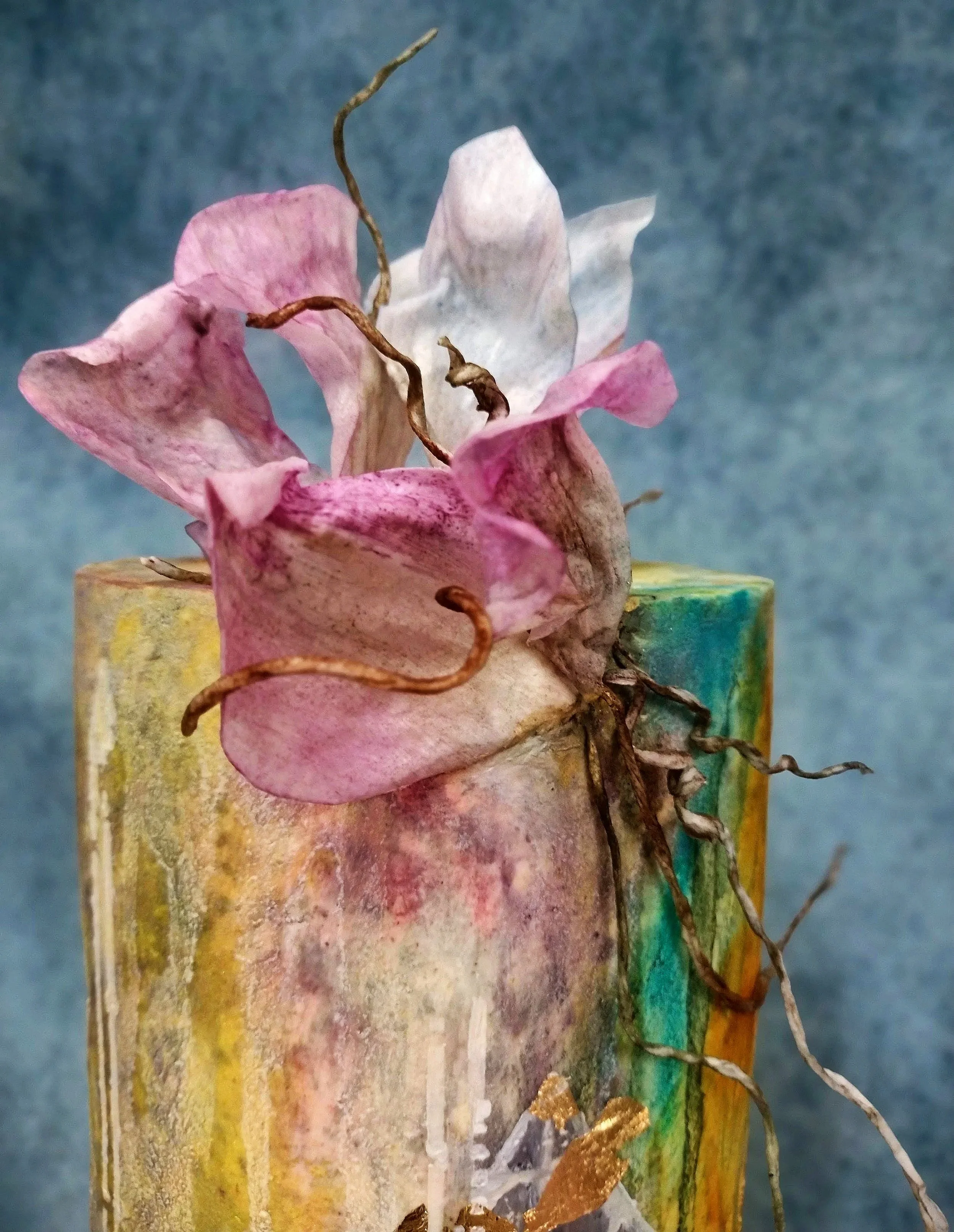 Handmade abstract wafer paper blooms, dainty and delicate with wafer paper twisting vines. A magical feel to an enchanting cake (eloping, wilderness, and a touch of magic at Neidpath castle). 