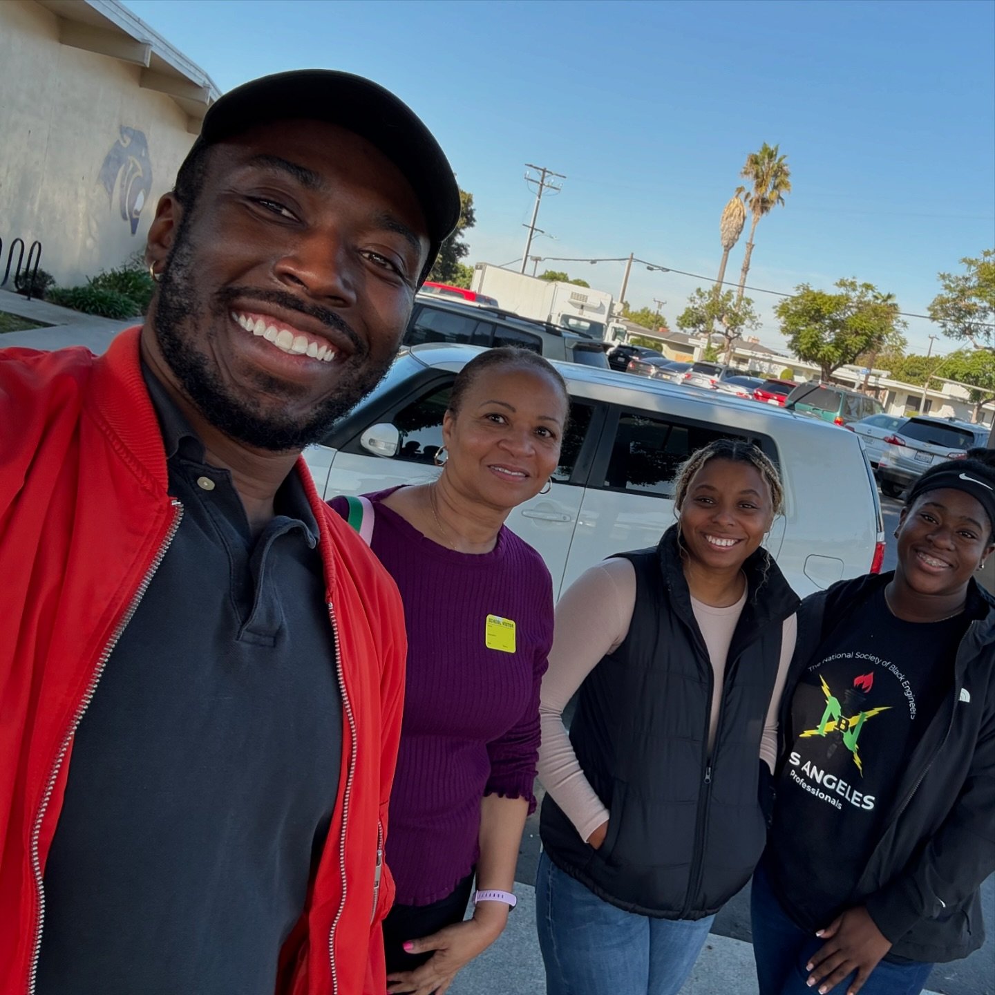 π₯π#throwbackthursday Last Friday, our Pre-Collegiate Initiative Zone volunteered in Inglewood to tutor elementary students in math! Sign up to join us tomorrow for another session!