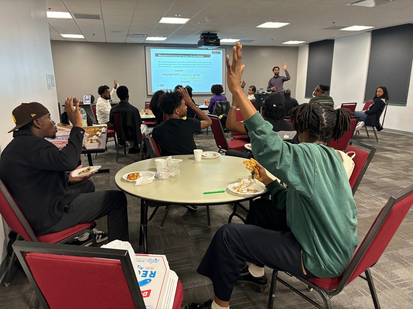 π€©π Double the impact! π₯ Last Thursday, @nsbecsun students gained valuable insights on the 2025 Mentorship Program from Sean Allen and received expert resume reviews from the Collegiate Initiative Zone. Thanks to all the volunteers for their time a