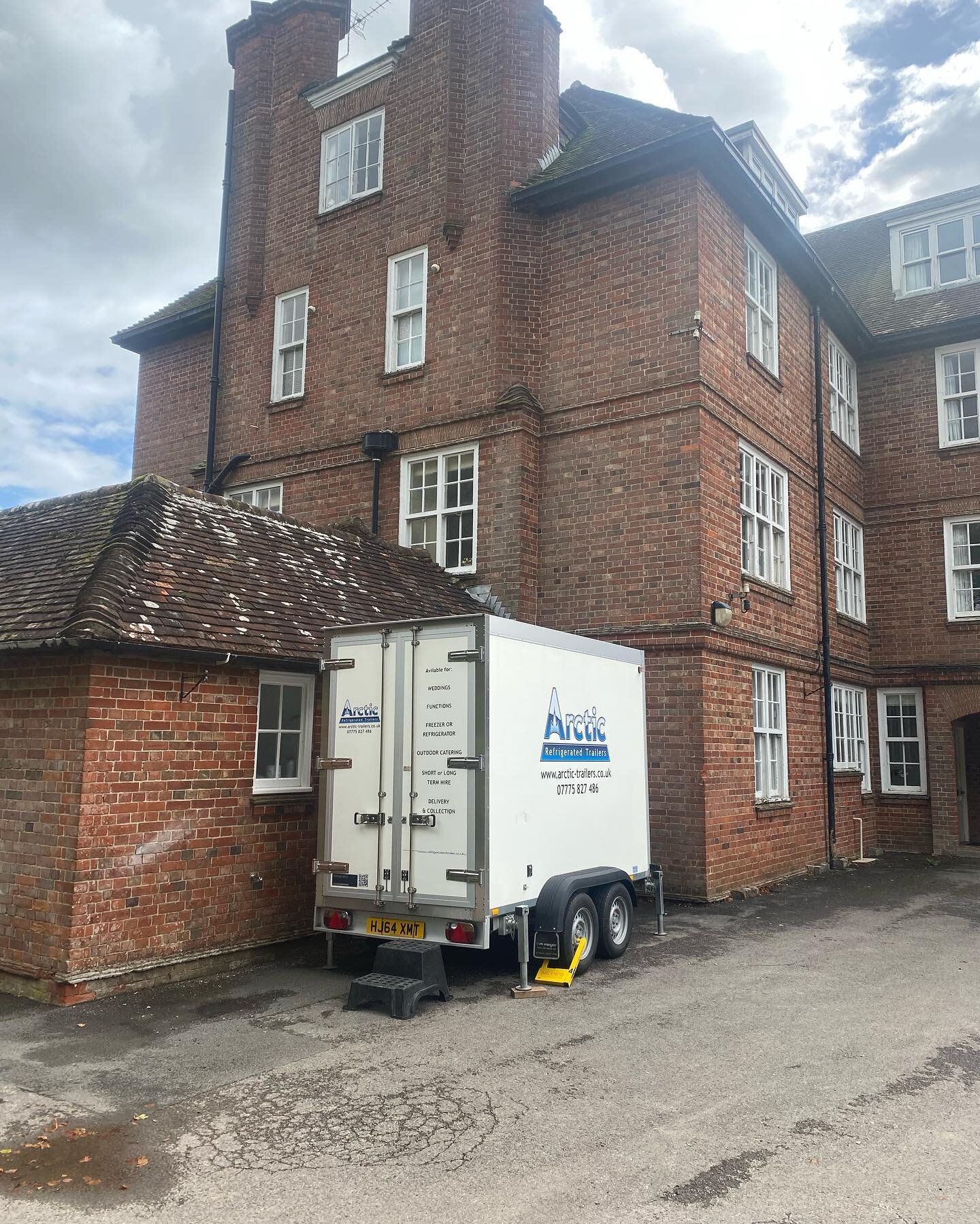 Emergency freezer cover provided within the hour! Latest drop off @sherborneschool #emergencyfreezerhire #freezertrailer #fridgetrailerhire