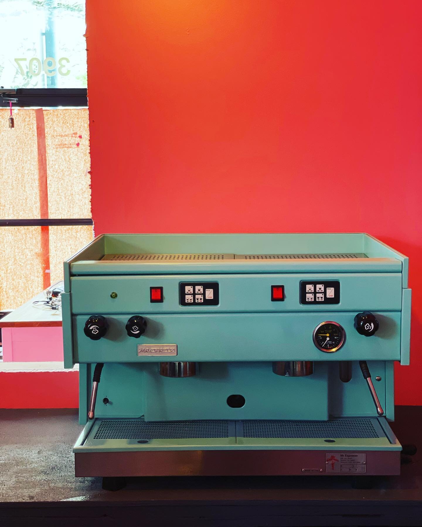 We are stoked on how this early 90s mr espresso turned out for @st.beatrix ! A awesome cotton candy vibe going on in here. Make sure you come stop by on the 23Rd for their grand re opening ! 
#espresso #espressorepair #rebuild
